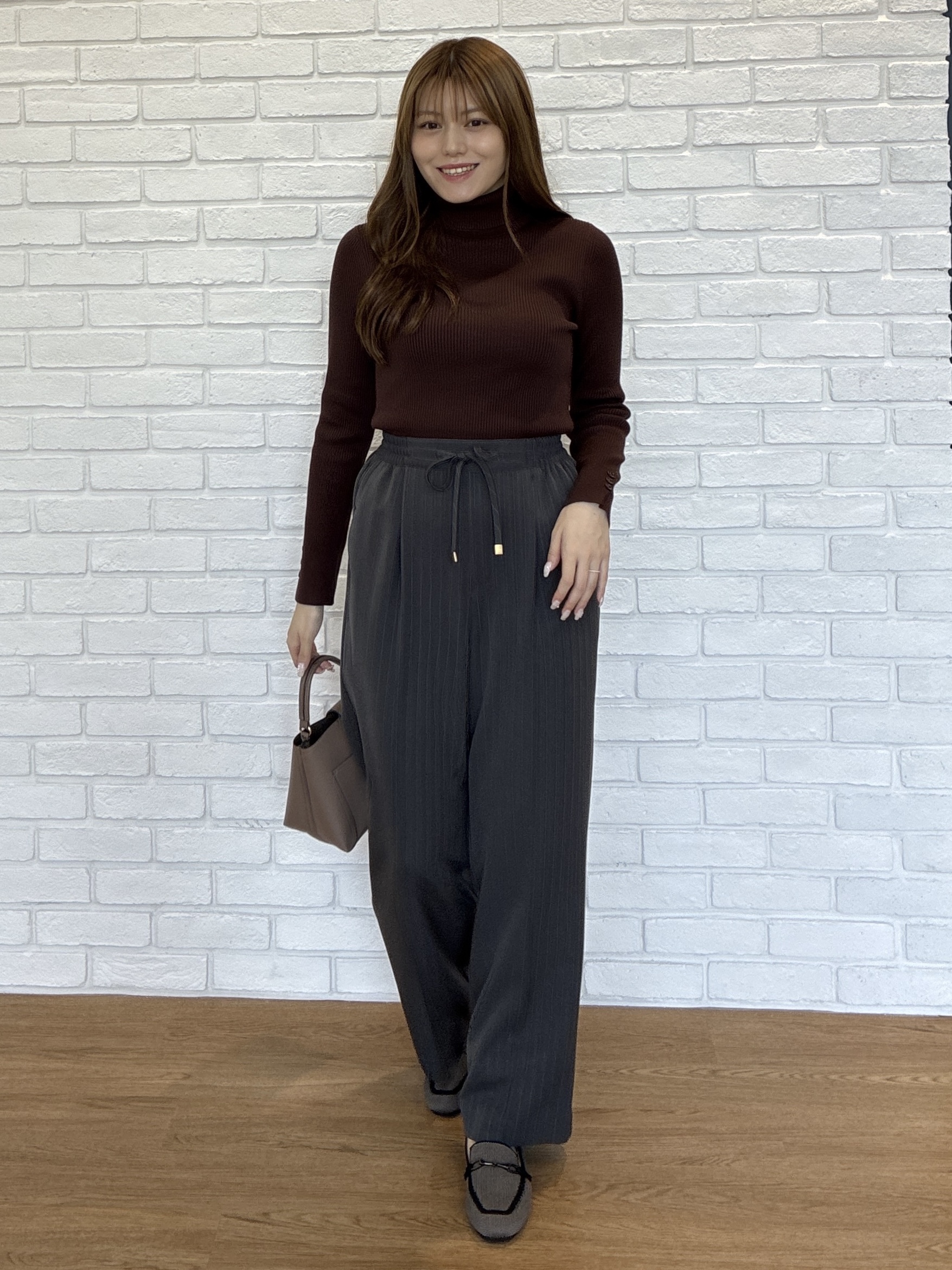 sayaさんの「SHOO･LA･RUE｜【絶妙なゆるピタ/S-LL/洗濯機可】ちくちくしにくいリブタートルネック やわらかニット」を使ったコーディネート