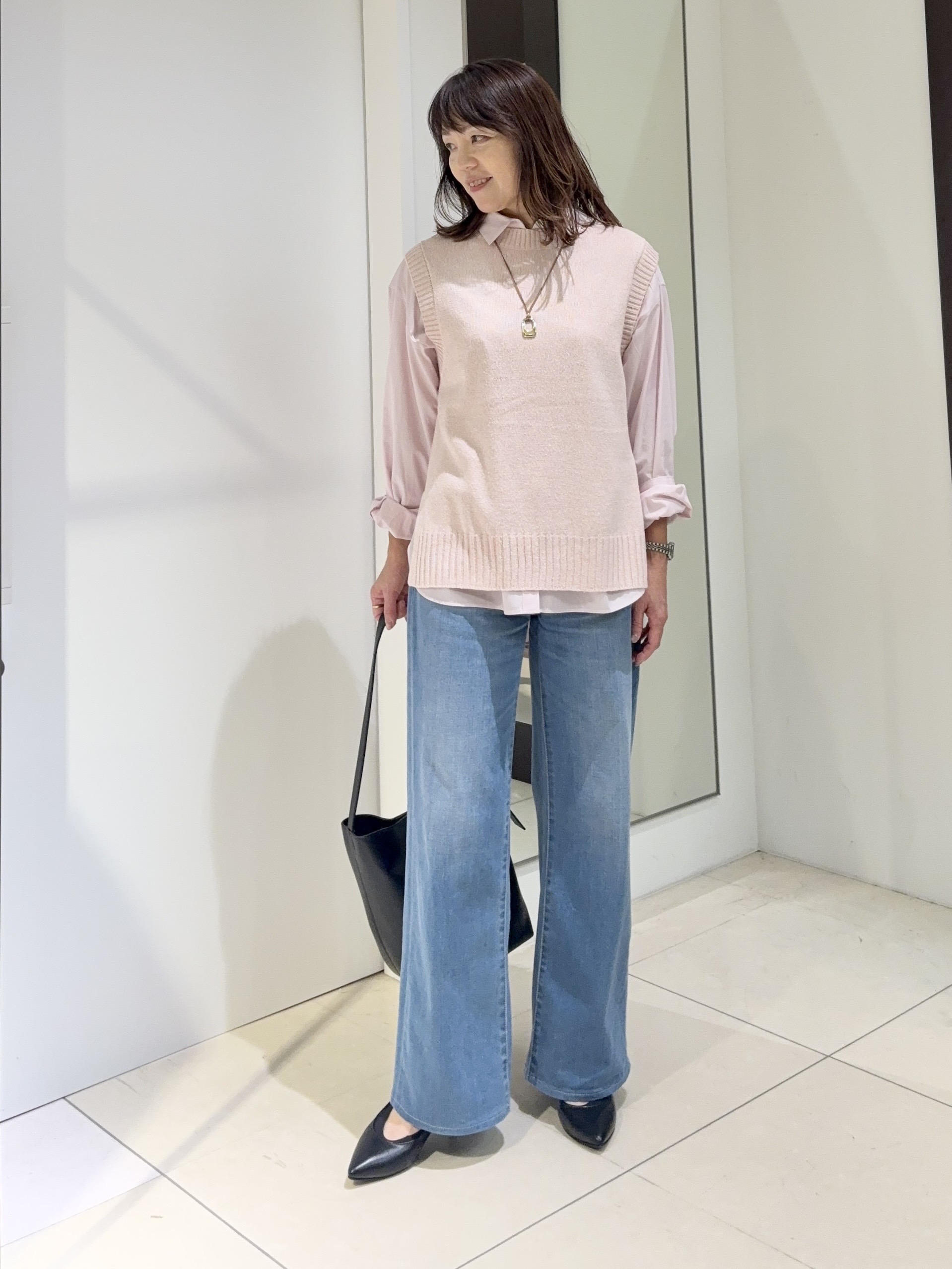 tomoさんの「UNTITLED｜【5色展開/手洗い可】ローシルクウールニットベスト」を使ったコーディネート