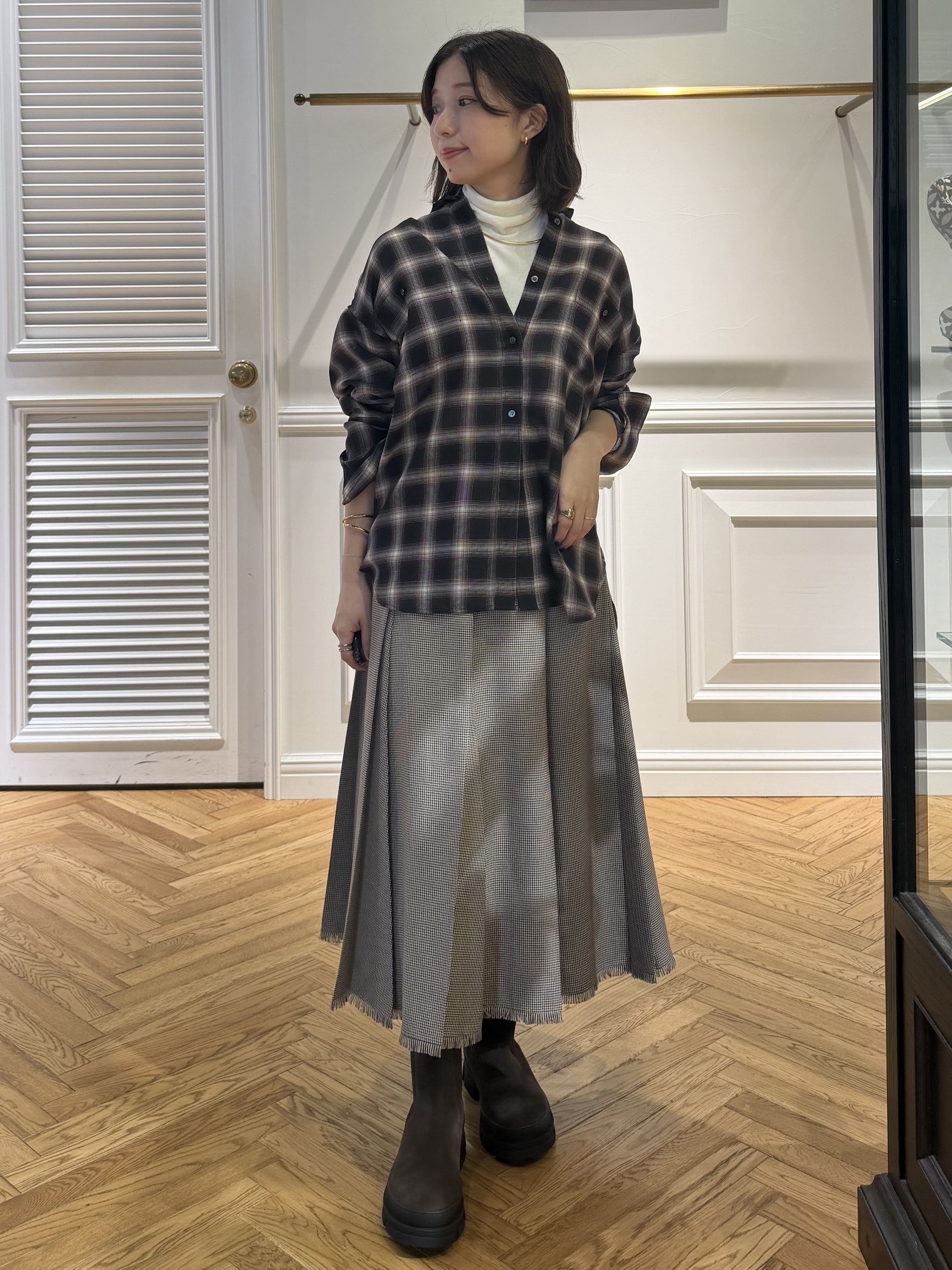 つじ まこさんの「DRESSTERIOR｜ホカウル タートルネック」を使ったコーディネート