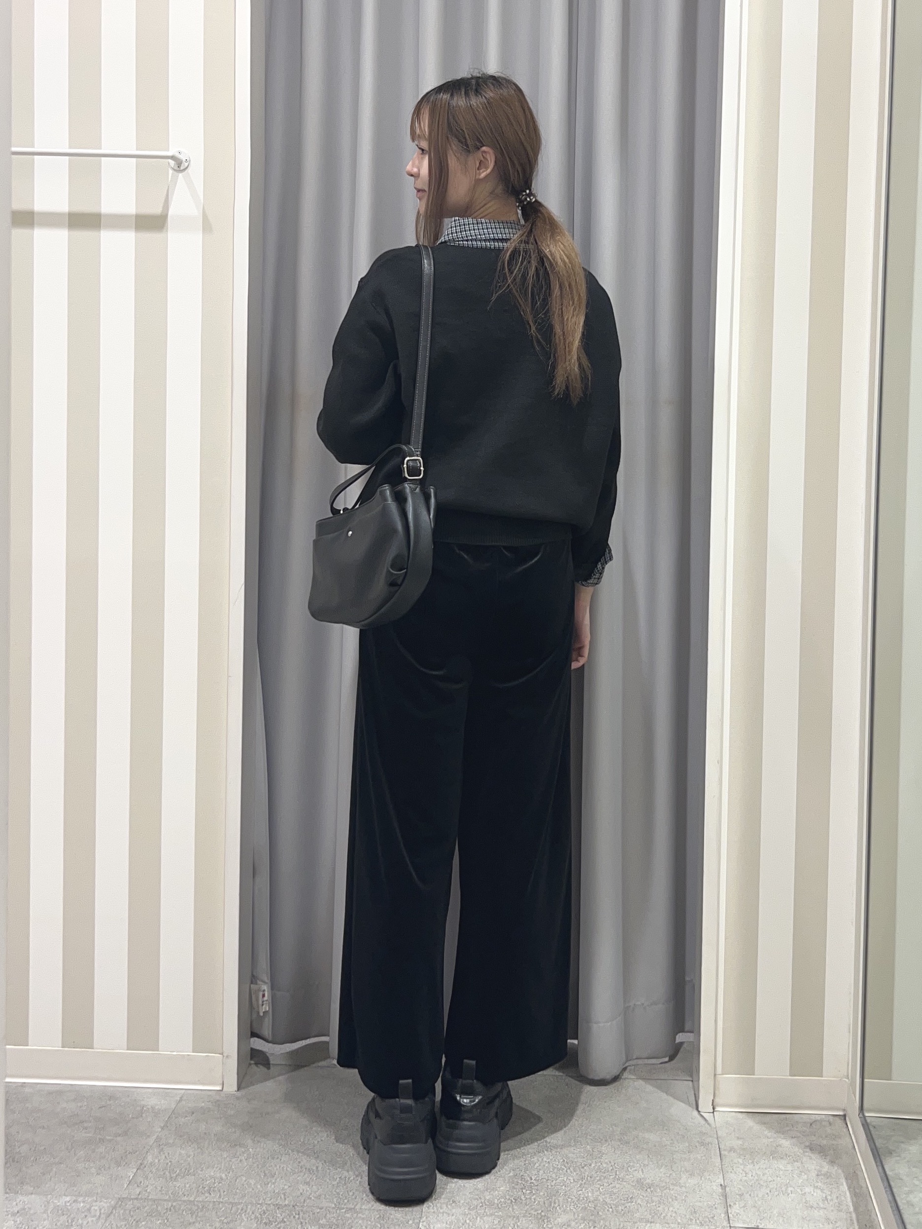 美空さんの「SHOO･LA･RUE｜【S-LL/洗濯機可】デニム／チェック切替でこなれ見え 金ボタンニットカーディガン」を使ったコーディネート
