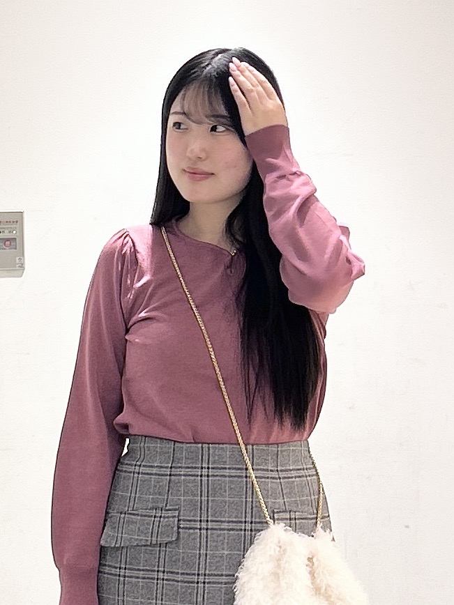 sayaさんの「OPAQUE.CLIP｜ビジューパーツ付きハートネックニット【洗濯機OK／抗ピリング】」を使ったコーディネート