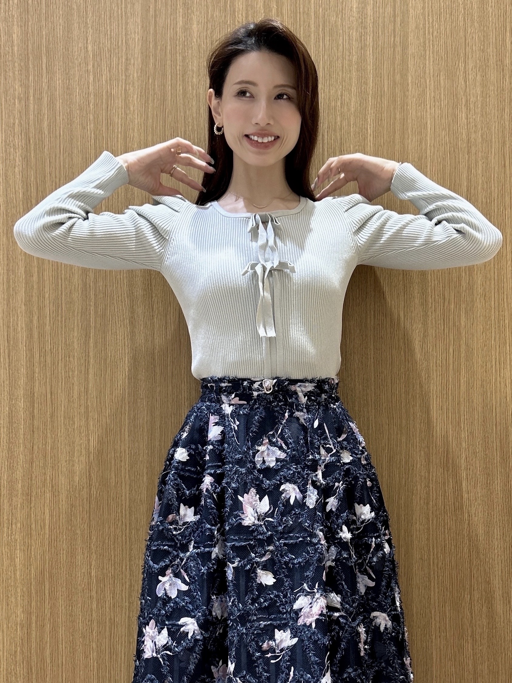 maiさんの「OPAQUE.CLIP｜シャギージャカード花柄タックフレアスカート【洗濯機OK／イージーアイロン】」を使ったコーディネート