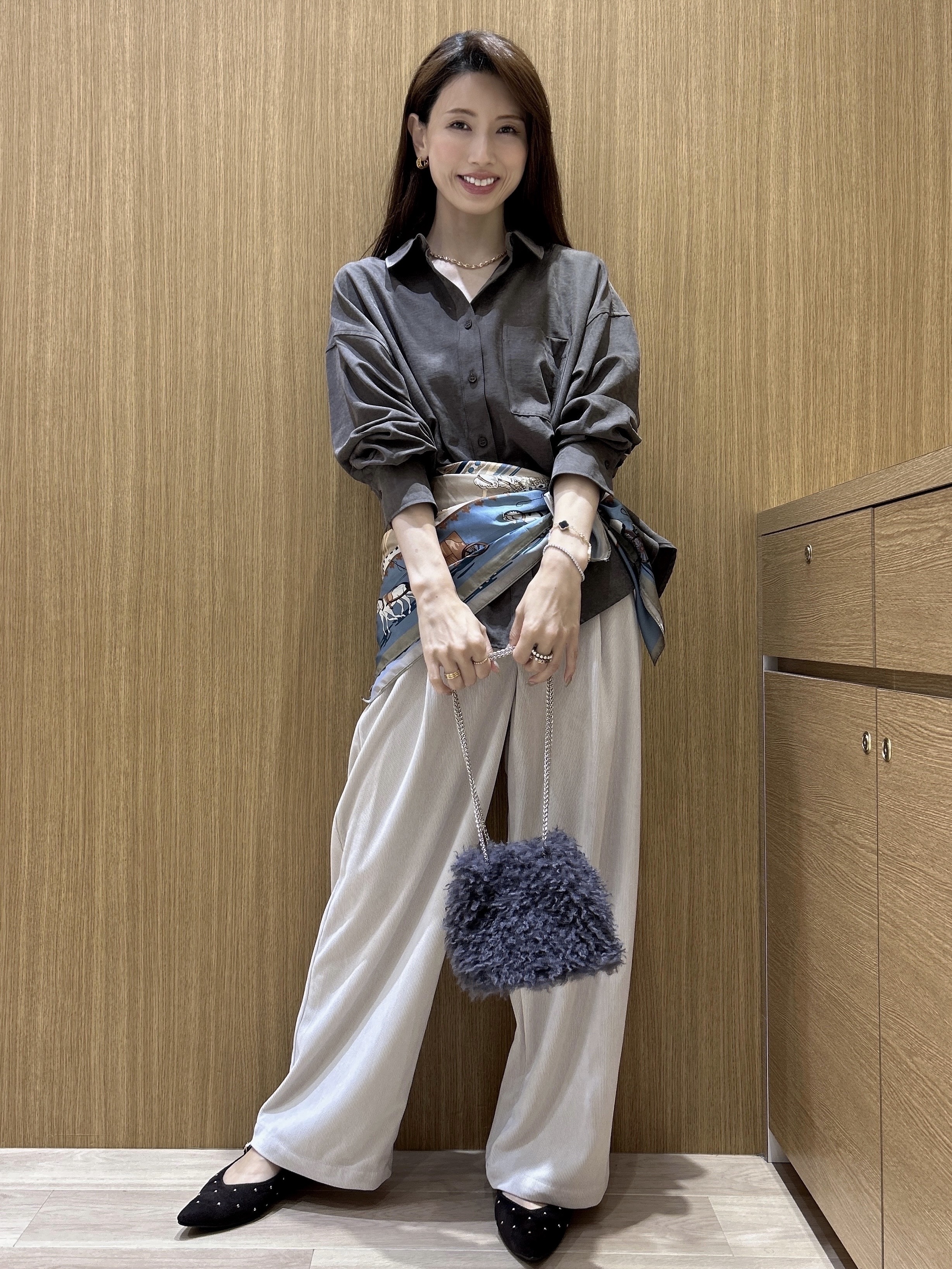 maiさんの「OPAQUE.CLIP｜スエードタッチシャツ【洗濯機OK】」を使ったコーディネート