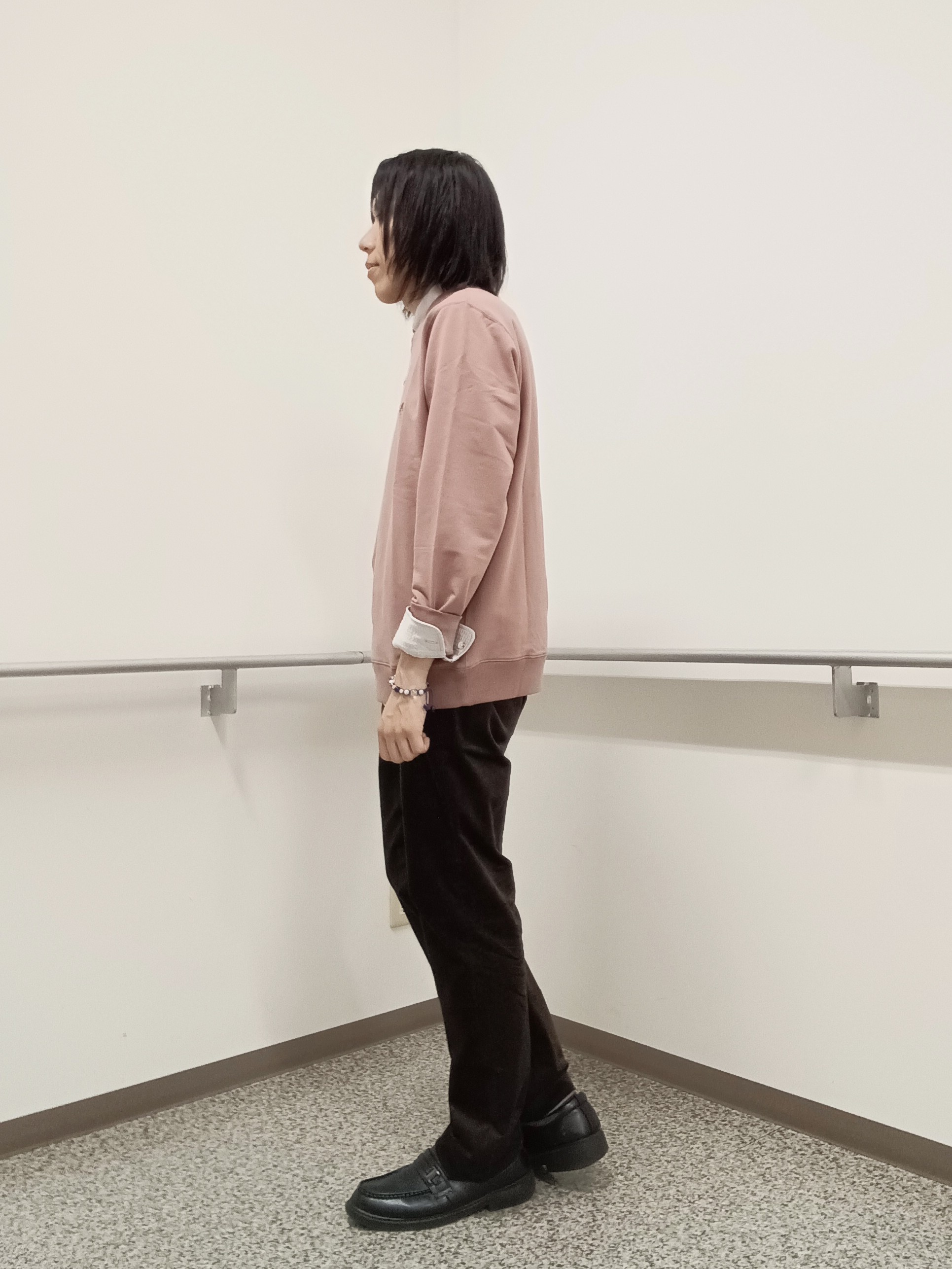 moritaさんの「TAKEO KIKUCHI｜ワンポイント刺繍 ミニ裏毛 プルオーバージャージ」を使ったコーディネート
