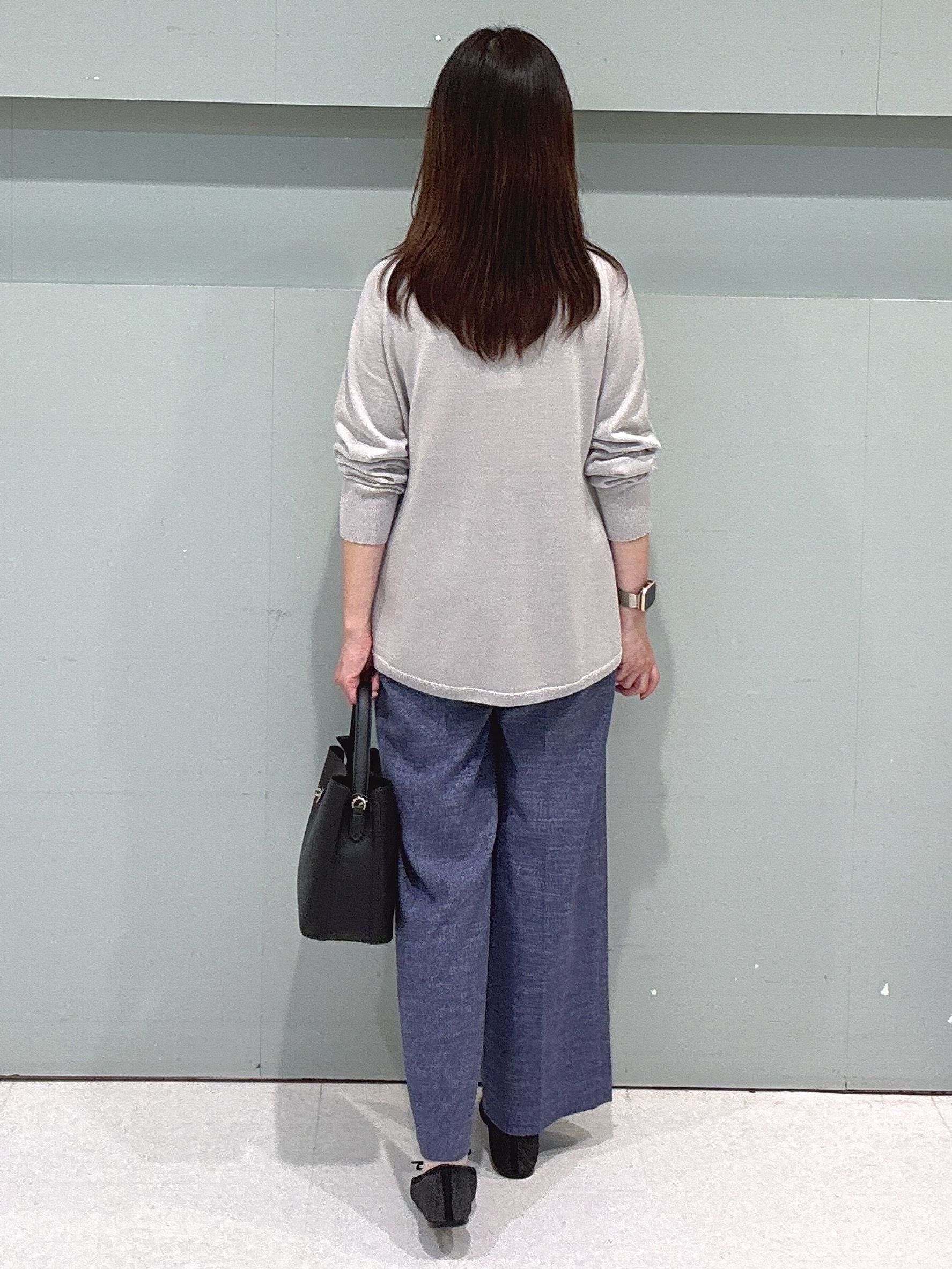 makiさんの「UNTITLED｜【きれいに体型カバー/8色展開】Aラインシルエットニットプルオーバー」を使ったコーディネート