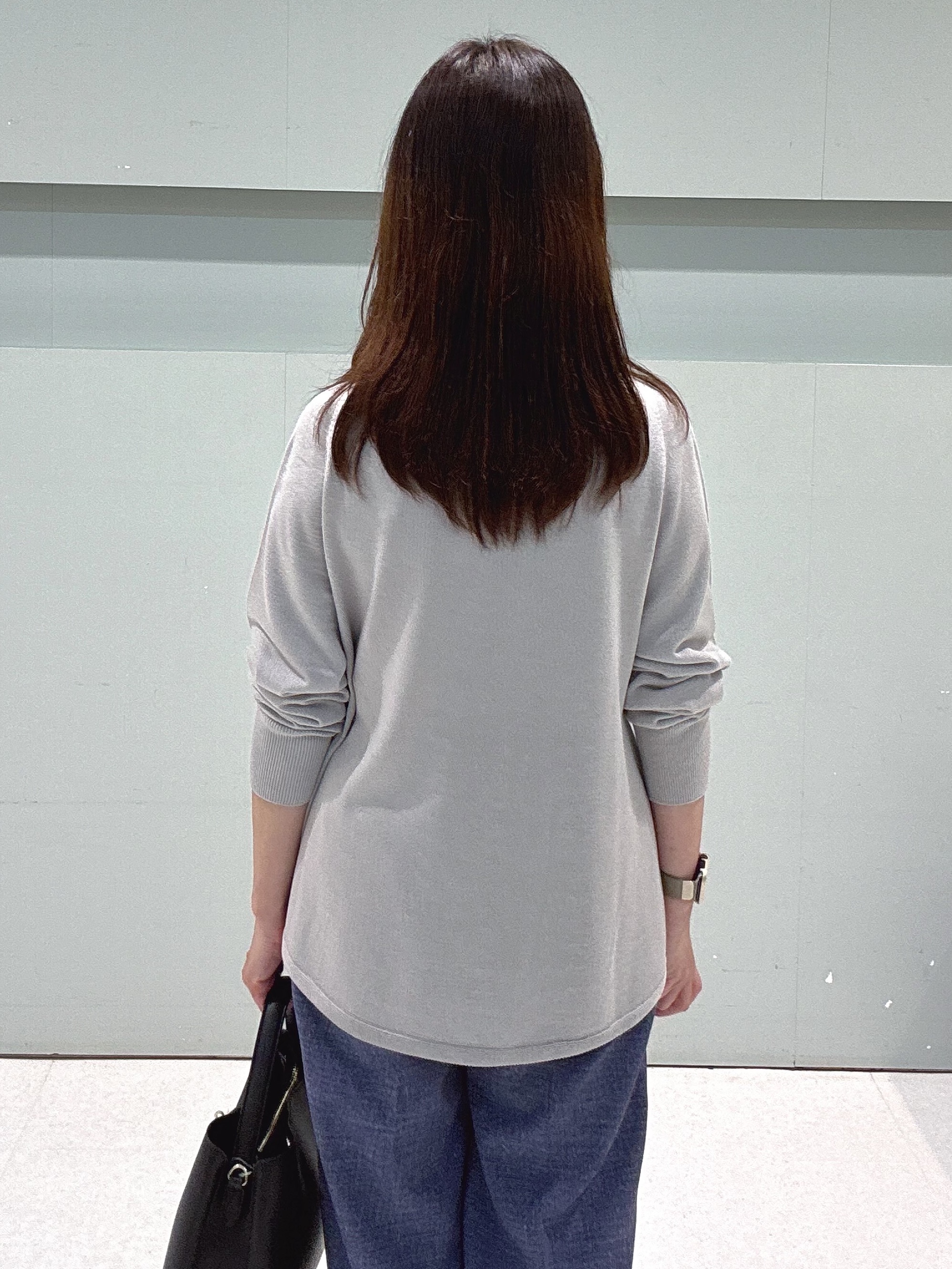 makiさんの「UNTITLED｜【きれいに体型カバー/8色展開】Aラインシルエットニットプルオーバー」を使ったコーディネート