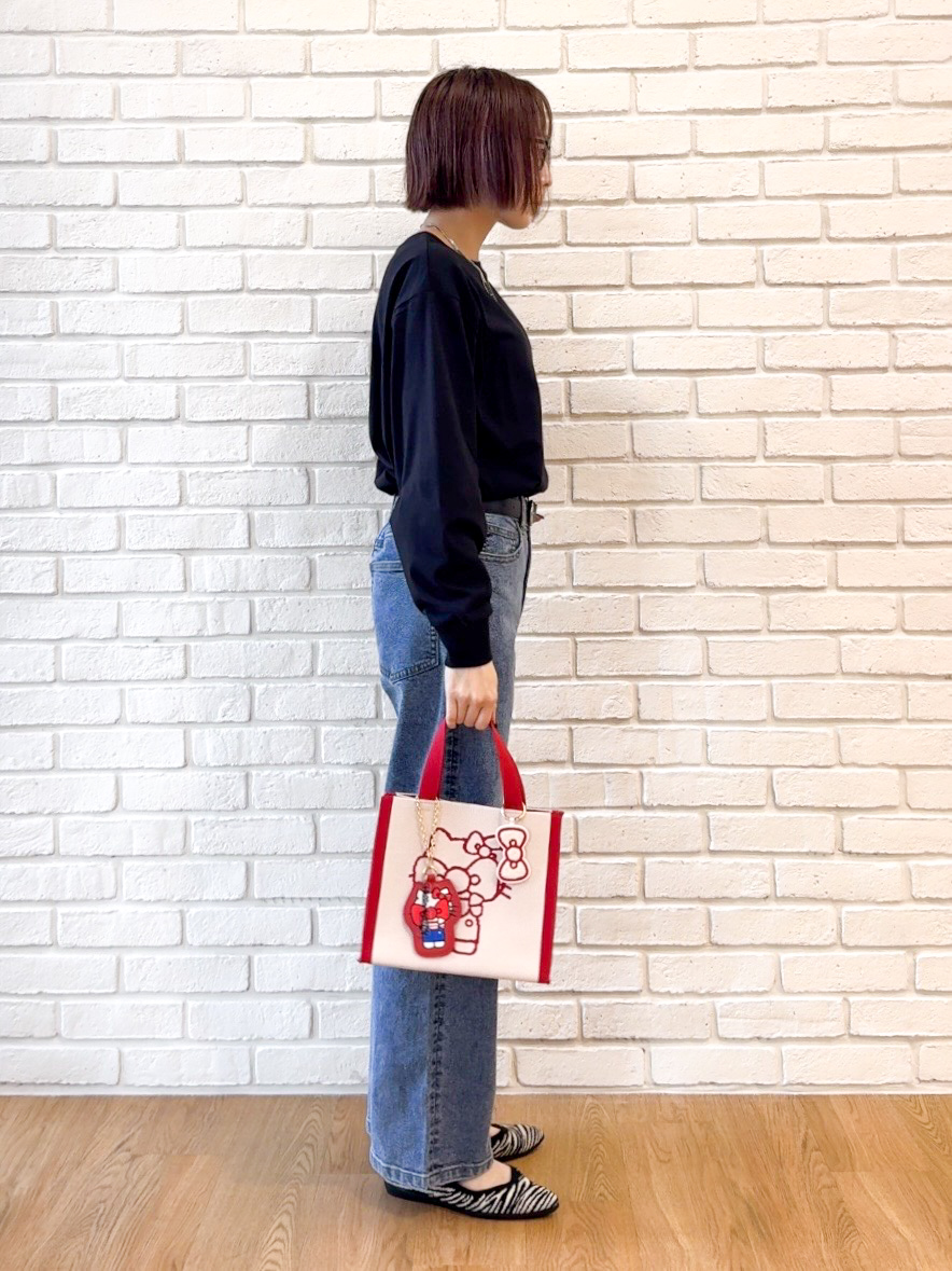 𝐜𝐡𝐢𝐤𝐚さんの「SHOO･LA･RUE｜【HELLO KITTYコラボ】刺繍ロンT」を使ったコーディネート