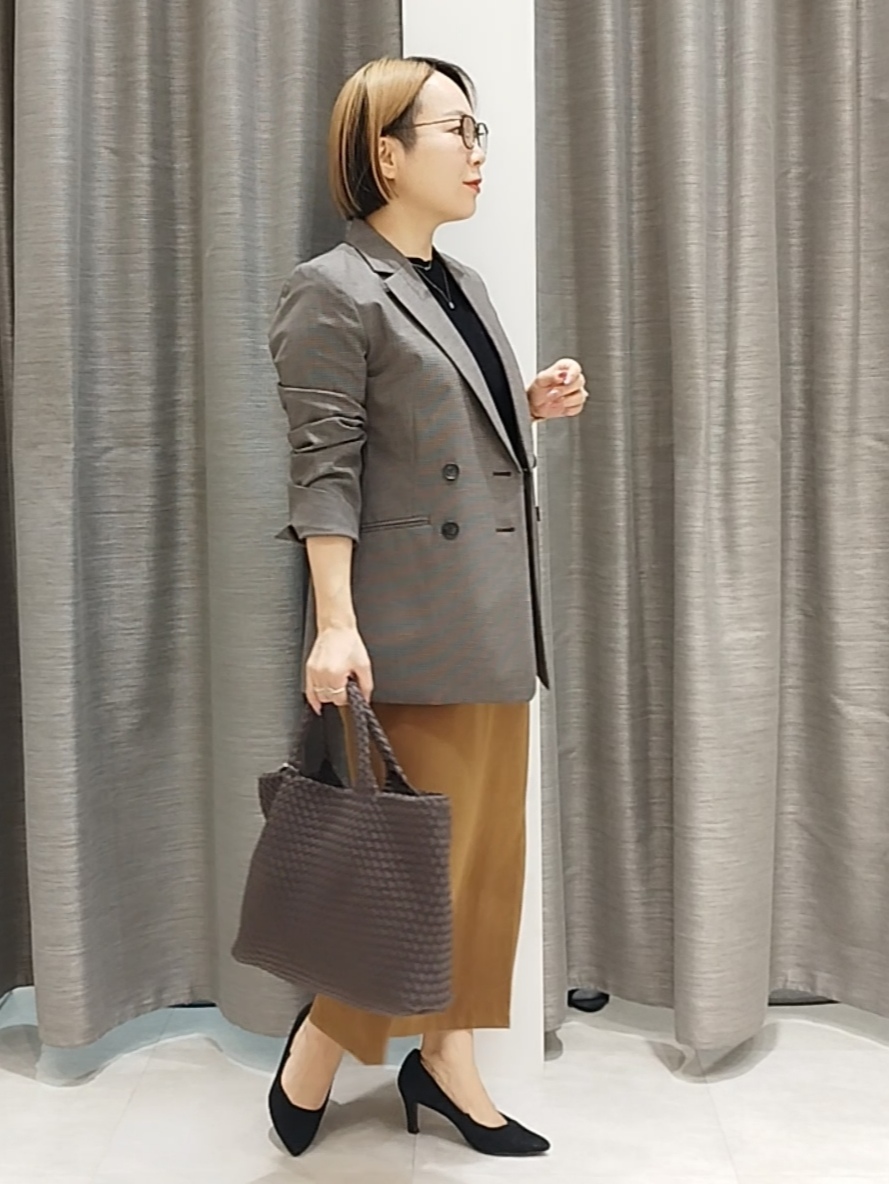 s u g iさんの「UNTITLED｜【セットアップ可/秋羽織り/お仕事スーツ】ウールブレンドダブルジャケット」を使ったコーディネート