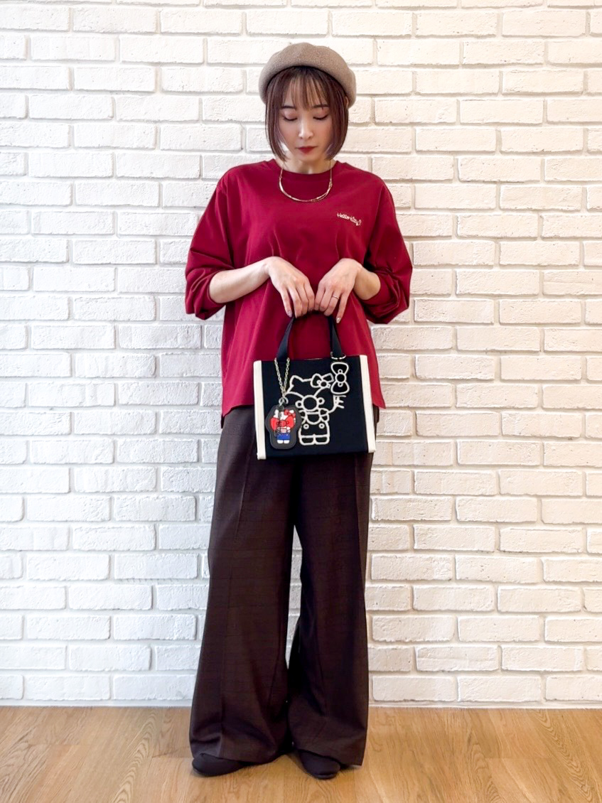 𝐜𝐡𝐢𝐤𝐚さんの「SHOO･LA･RUE｜【HELLO KITTYコラボ】刺繍ロンT」を使ったコーディネート