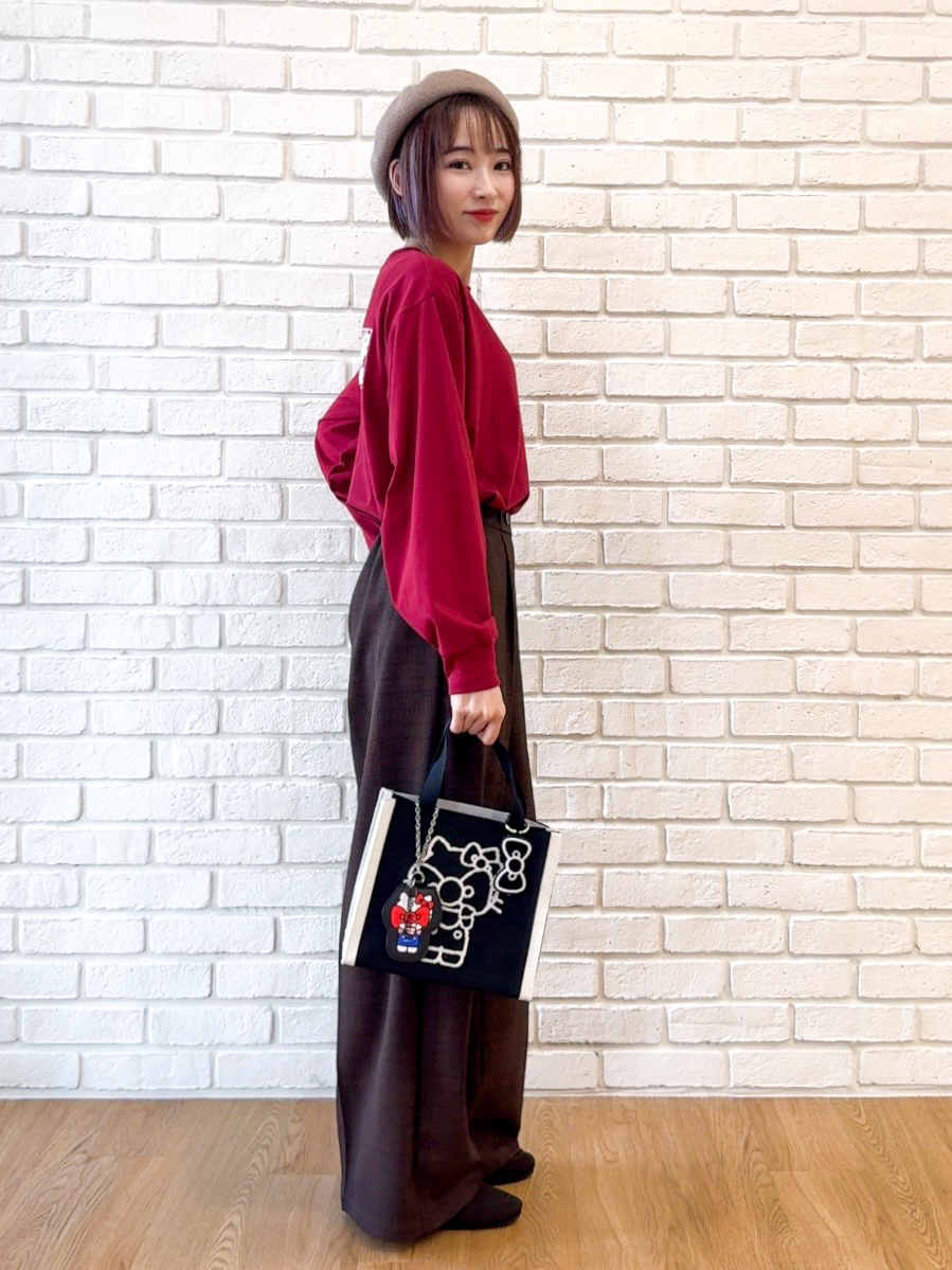 𝐜𝐡𝐢𝐤𝐚さんの「SHOO･LA･RUE｜【HELLO KITTYコラボ】刺繍ロンT」を使ったコーディネート