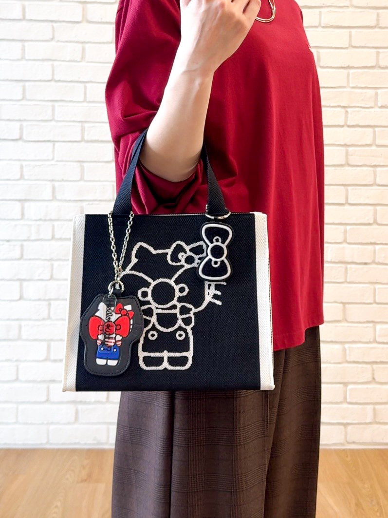𝐜𝐡𝐢𝐤𝐚さんの「SHOO･LA･RUE｜【HELLO KITTYコラボ】刺繍ロンT」を使ったコーディネート