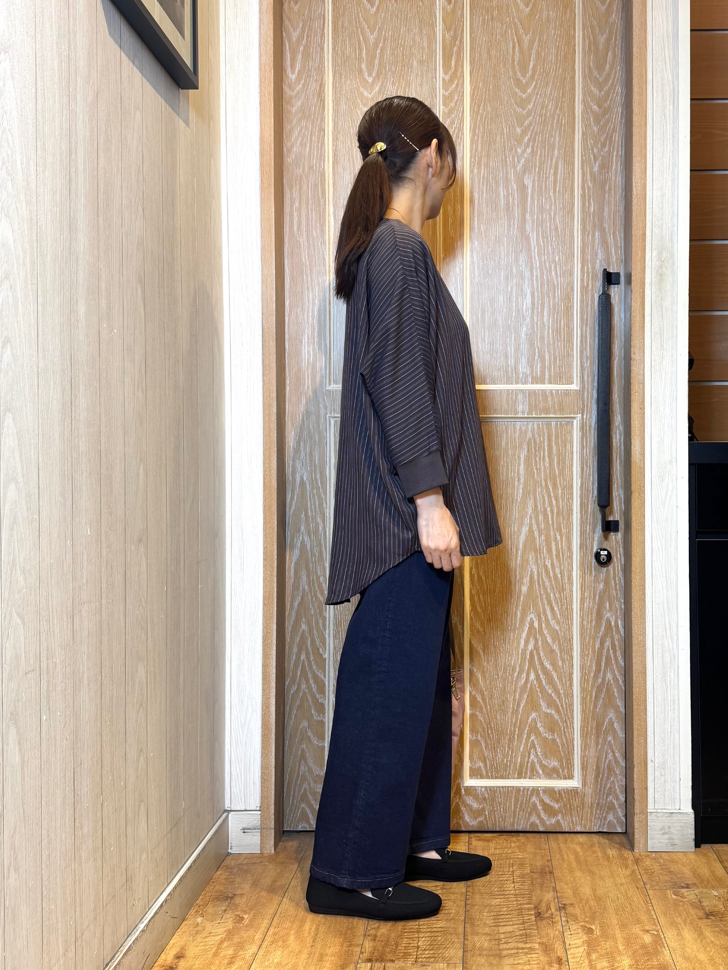 KAORIさんの「SHOO･LA･RUE｜【着丈選べる/洗濯後しわになりにくい】インせず着られる ドルマンブラウス」を使ったコーディネート