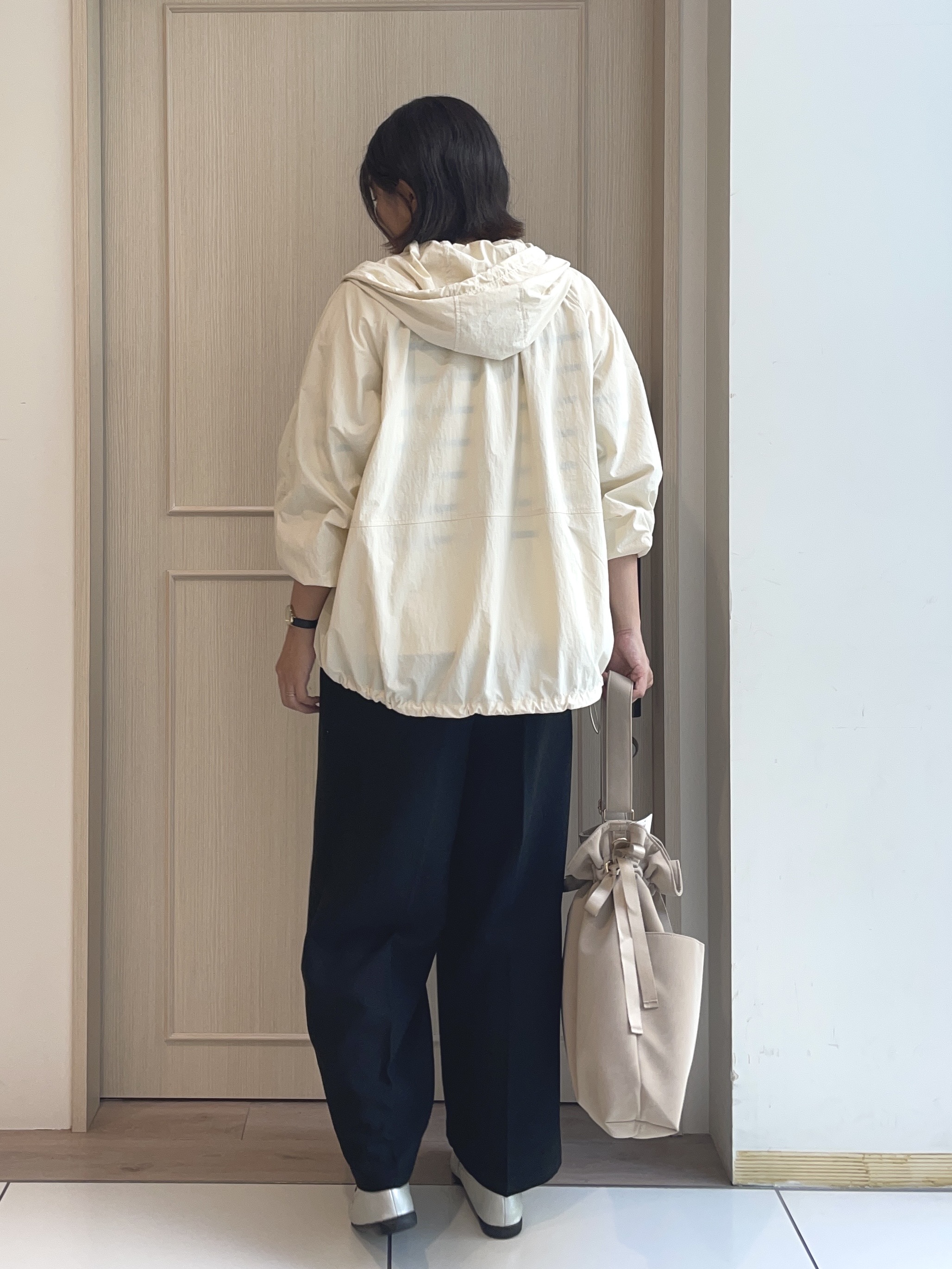 大畠和沙さんの「SHOO･LA･RUE｜【S-LL/撥水】ゴールドパーツで女性らしく ギャザーブルゾン」を使ったコーディネート