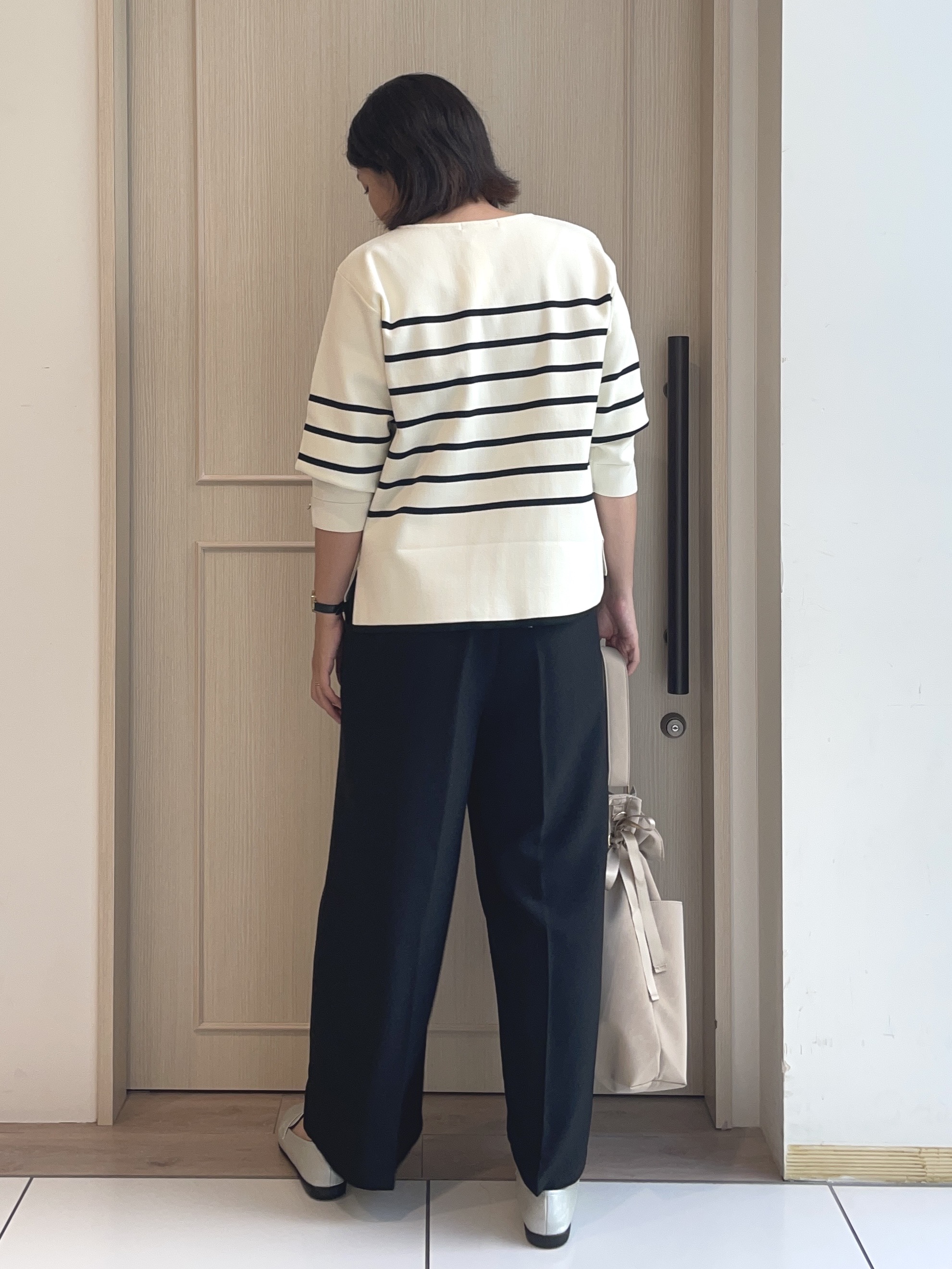 大畠和沙さんの「SHOO･LA･RUE｜【S-LL/撥水】ゴールドパーツで女性らしく ギャザーブルゾン」を使ったコーディネート