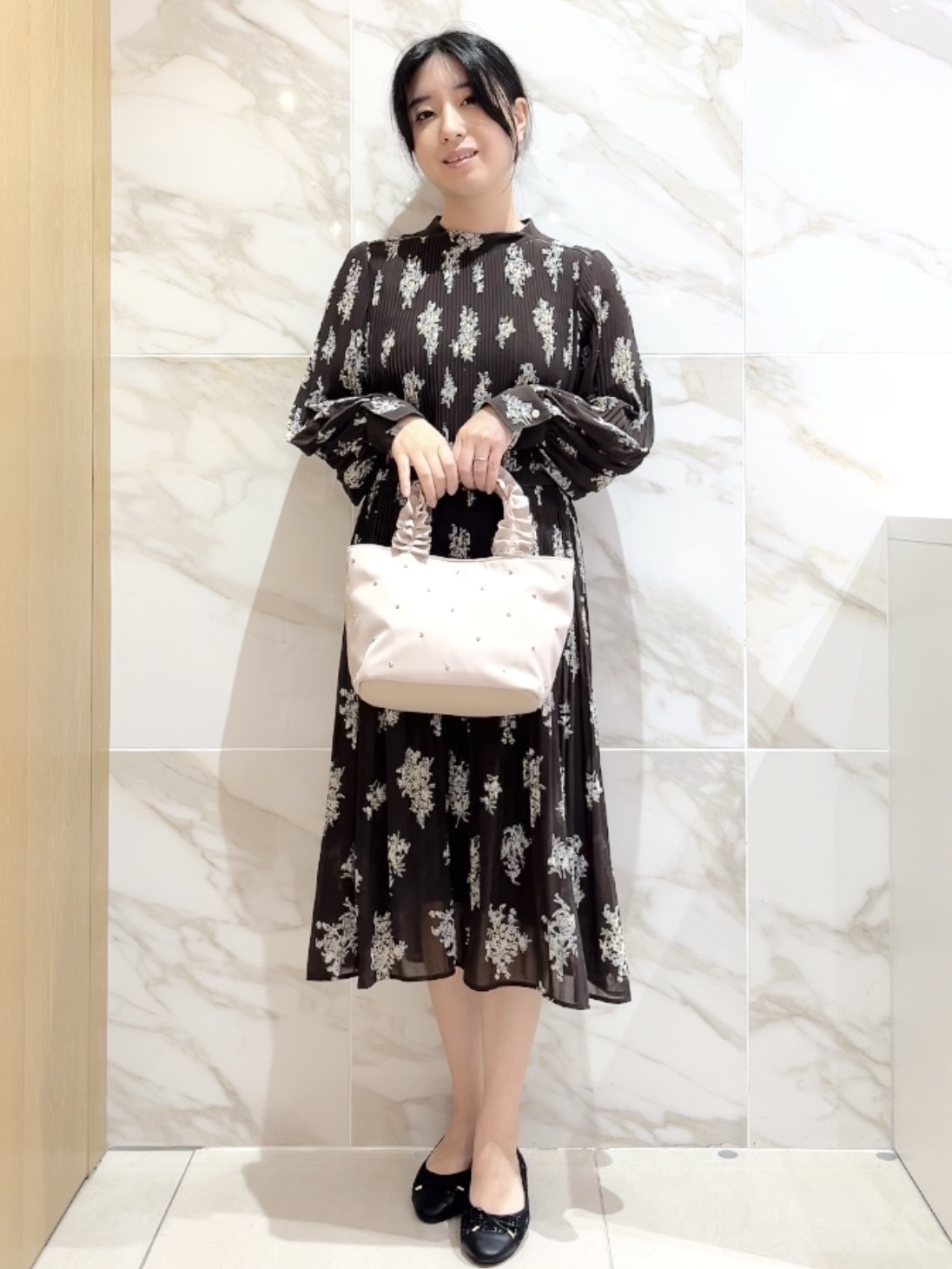 しおりさんの「index｜【XS-3Lサイズ】ジョーゼットアソートプリーツワンピース《洗濯機OK／防シワ／イージーアイロン》」を使ったコーディネート
