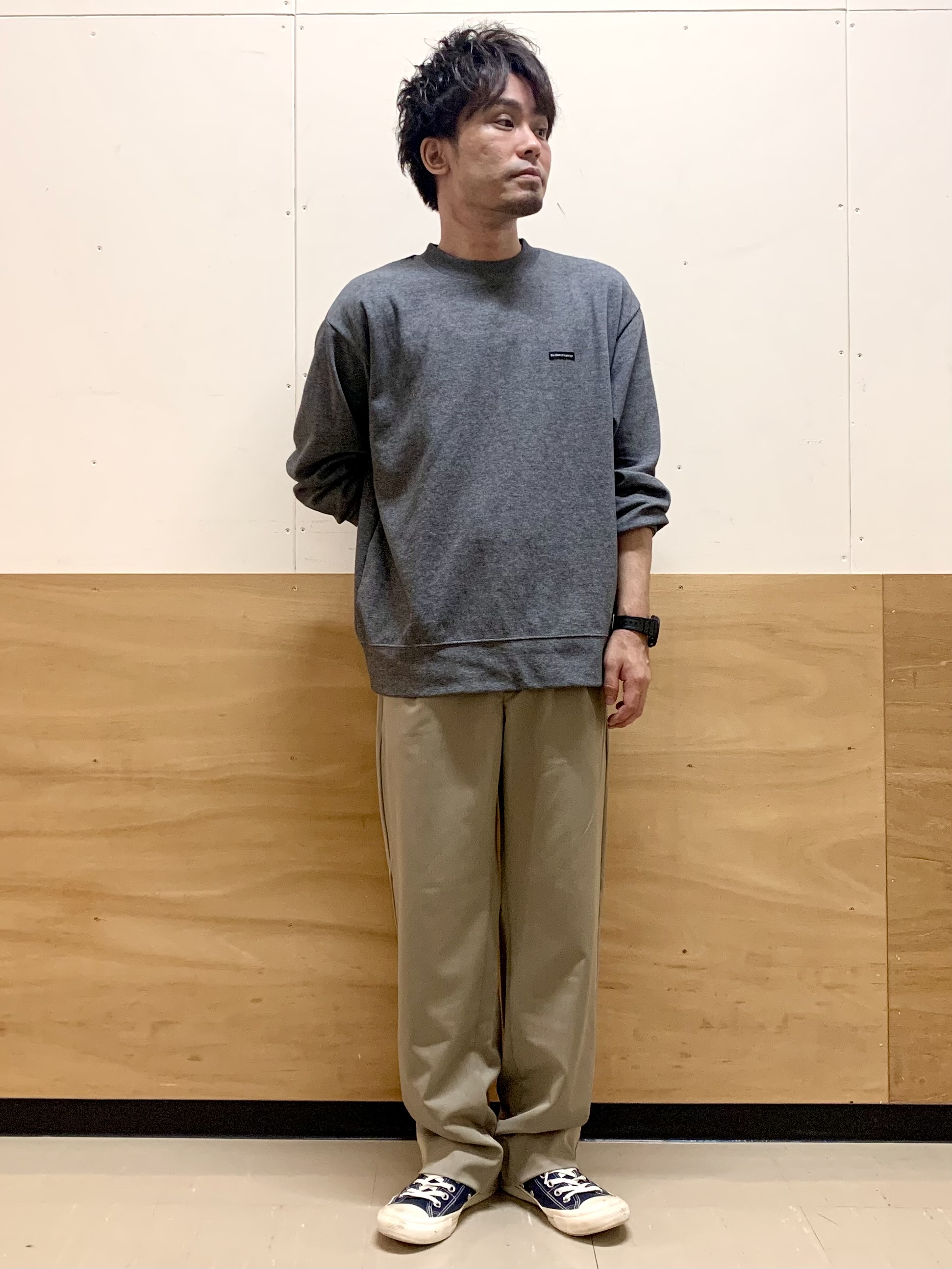 MATUさんの「THE SHOP TK｜【洗濯機OK／ユニセックス】ダンボール ロゴスウェット」を使ったコーディネート