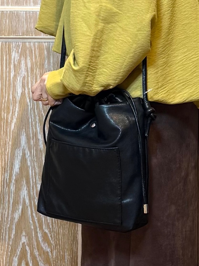 KAORIさんの「SHOO･LA･RUE｜【S-LL/洗濯機可】インせず即こなれる 裾バルーンシャツ」を使ったコーディネート