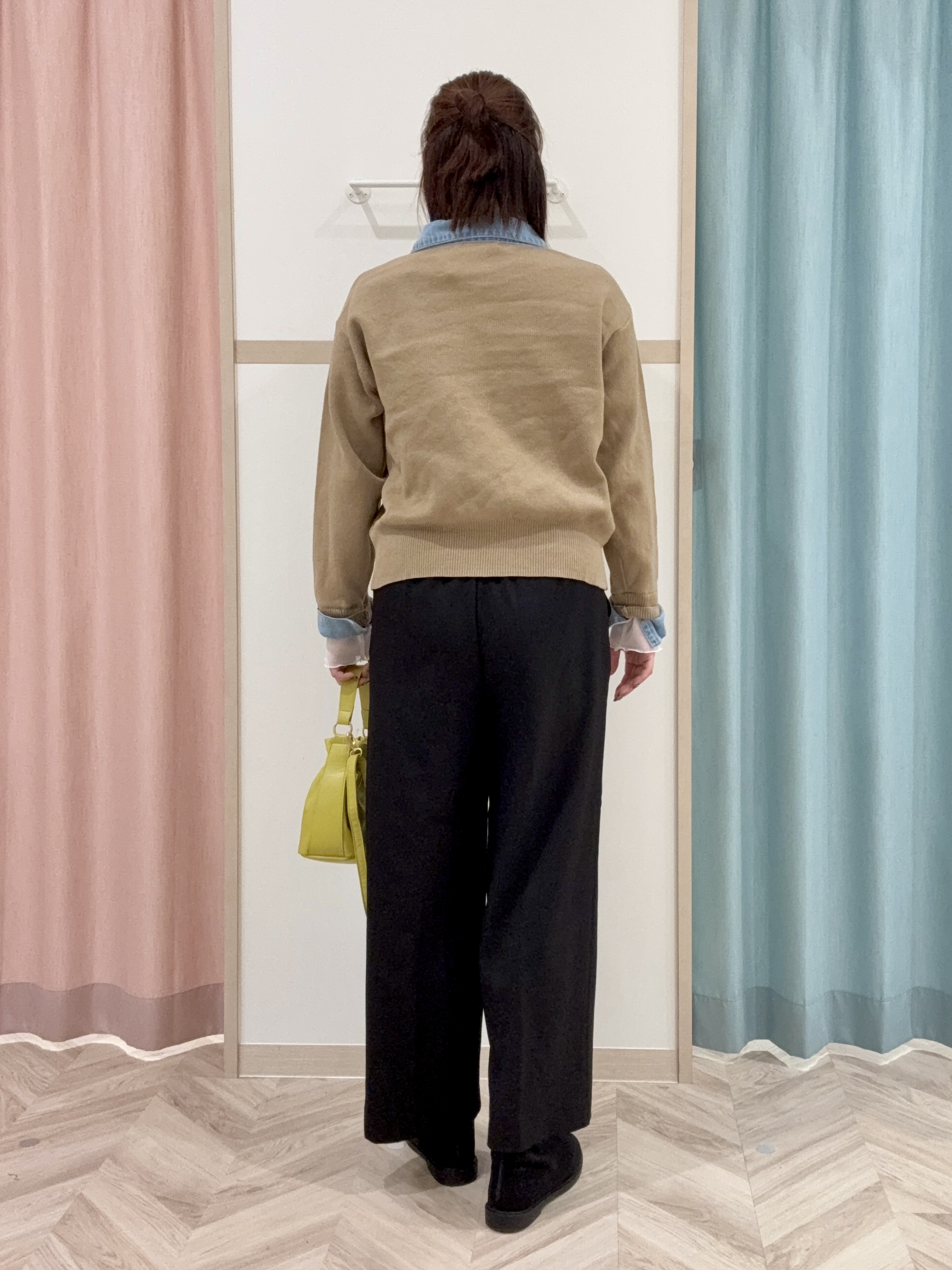 kさんの「SHOO･LA･RUE｜【S-LL/洗濯機可】コーデにプラスするだけで垢抜ける 柄アソートシアーチュールトップス」を使ったコーディネート