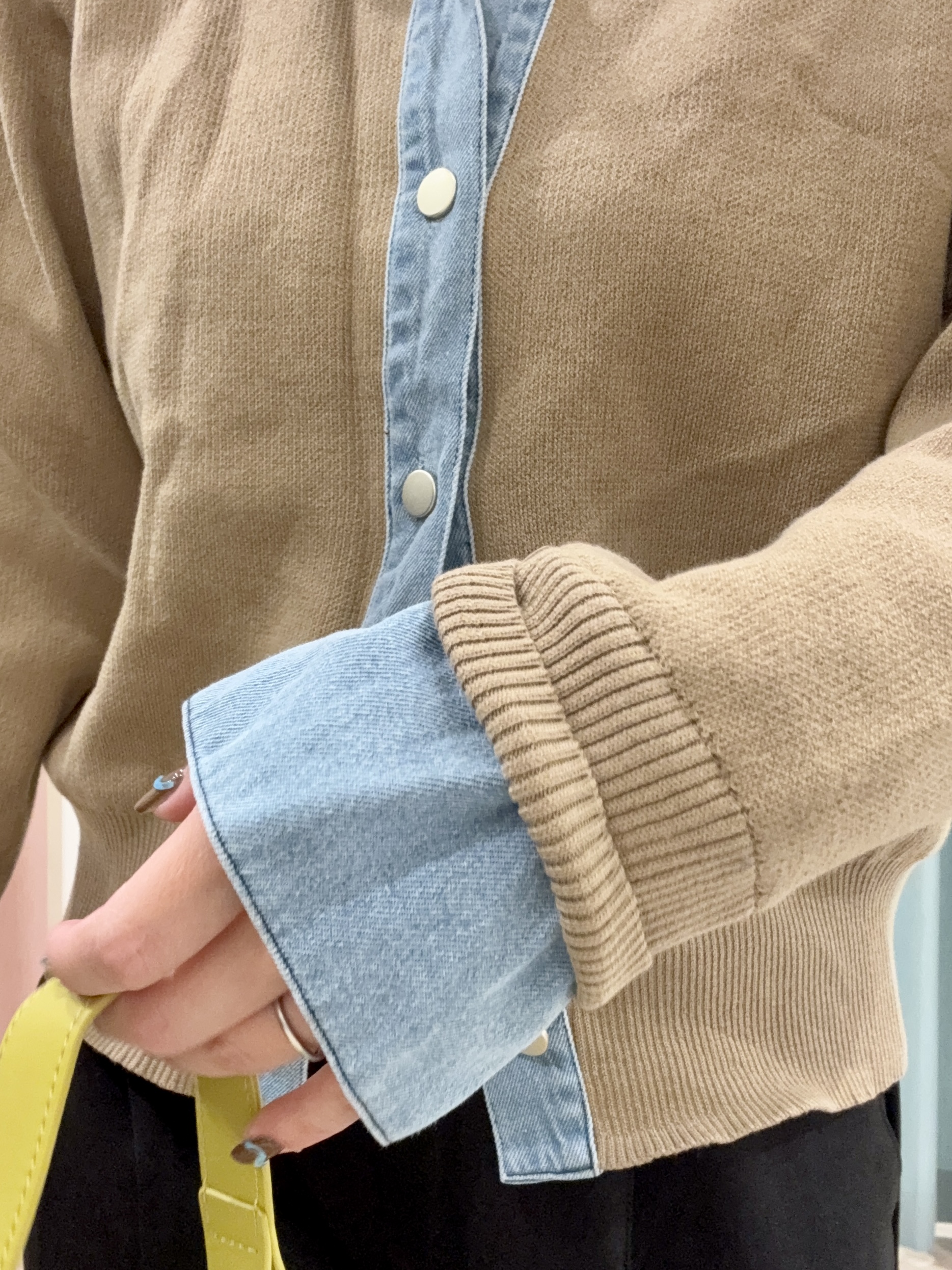 kさんの「SHOO･LA･RUE｜【S-LL/洗濯機可】コーデにプラスするだけで垢抜ける 柄アソートシアーチュールトップス」を使ったコーディネート