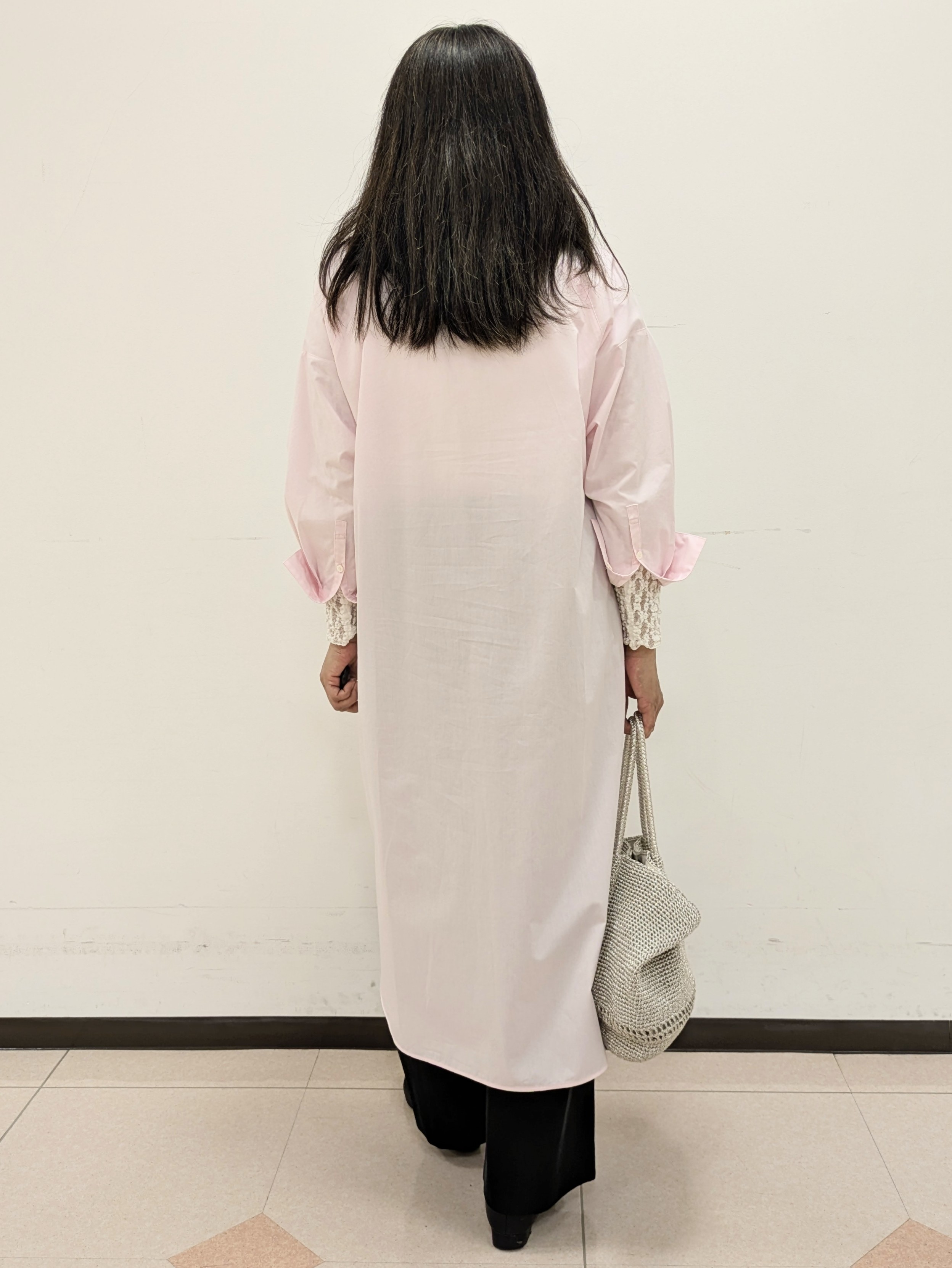 ともさんの「UNTITLED｜ロングシャツワンピース」を使ったコーディネート