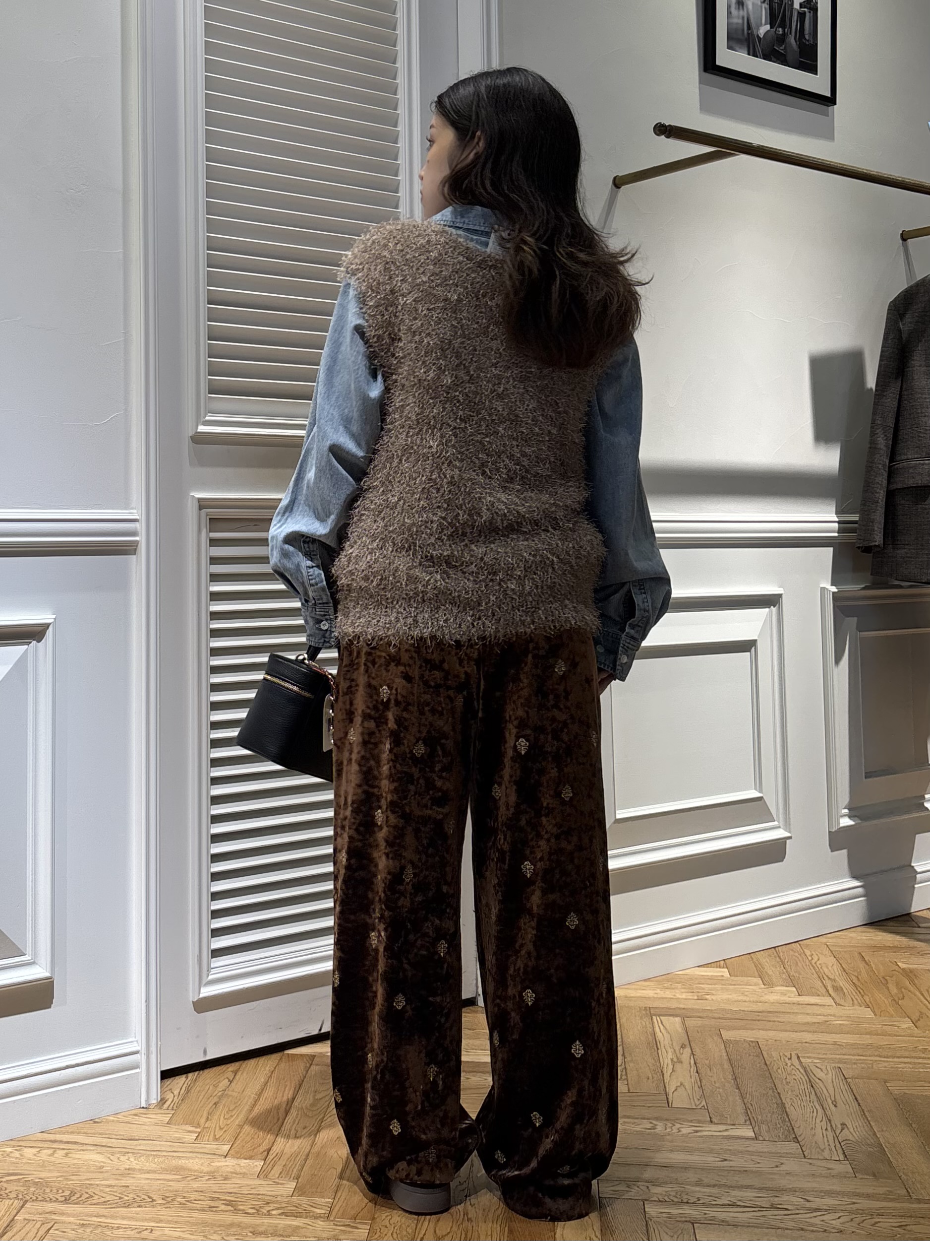 Mgmさんの「DRESSTERIOR｜フェザーヤーン2WAYニットプルオーバー」を使ったコーディネート