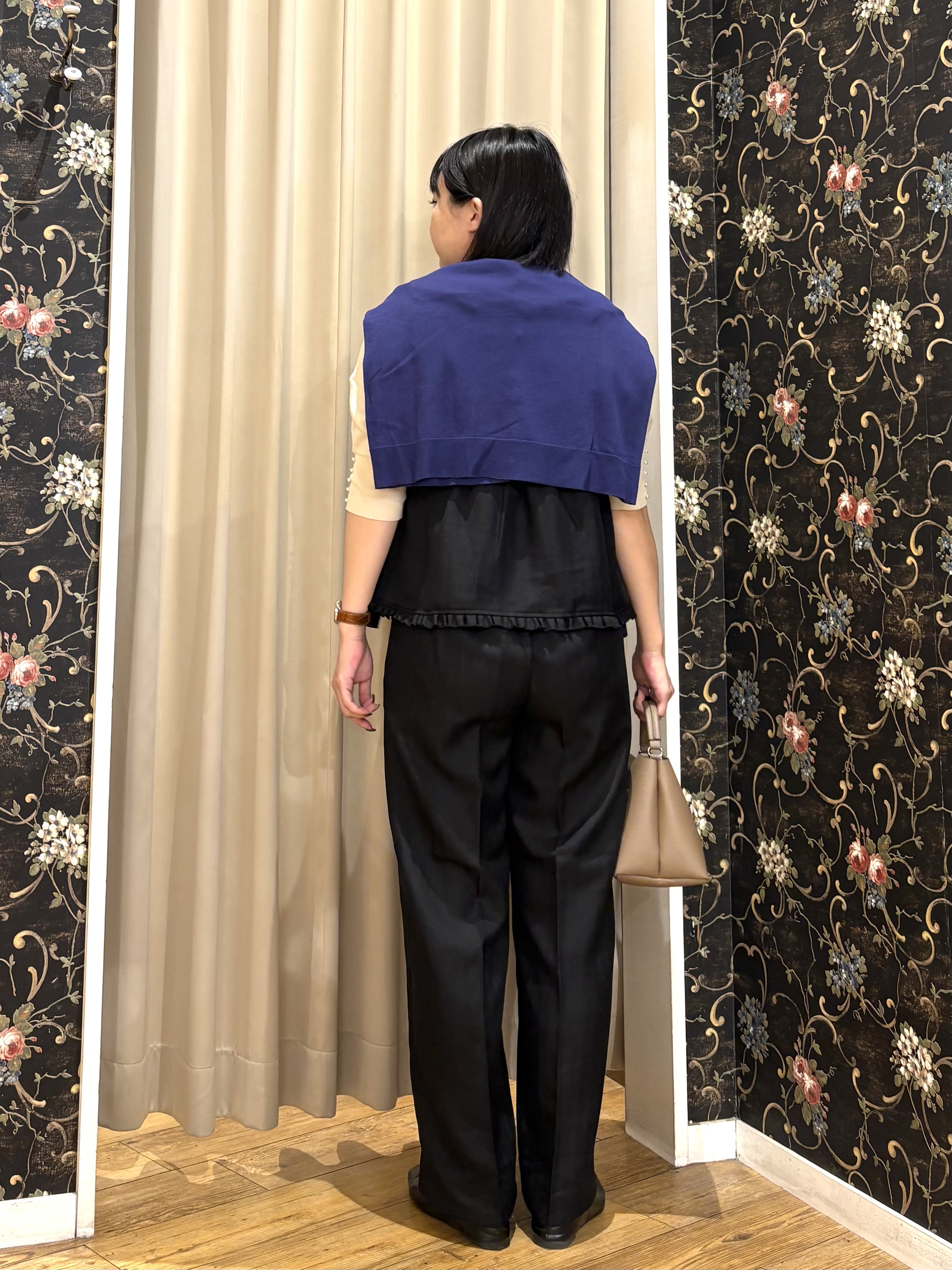 ネリさんの「SHOO･LA･RUE｜【洗濯機可/S-LL】金ボタンが上品に。さらさらタッチカーディガン」を使ったコーディネート