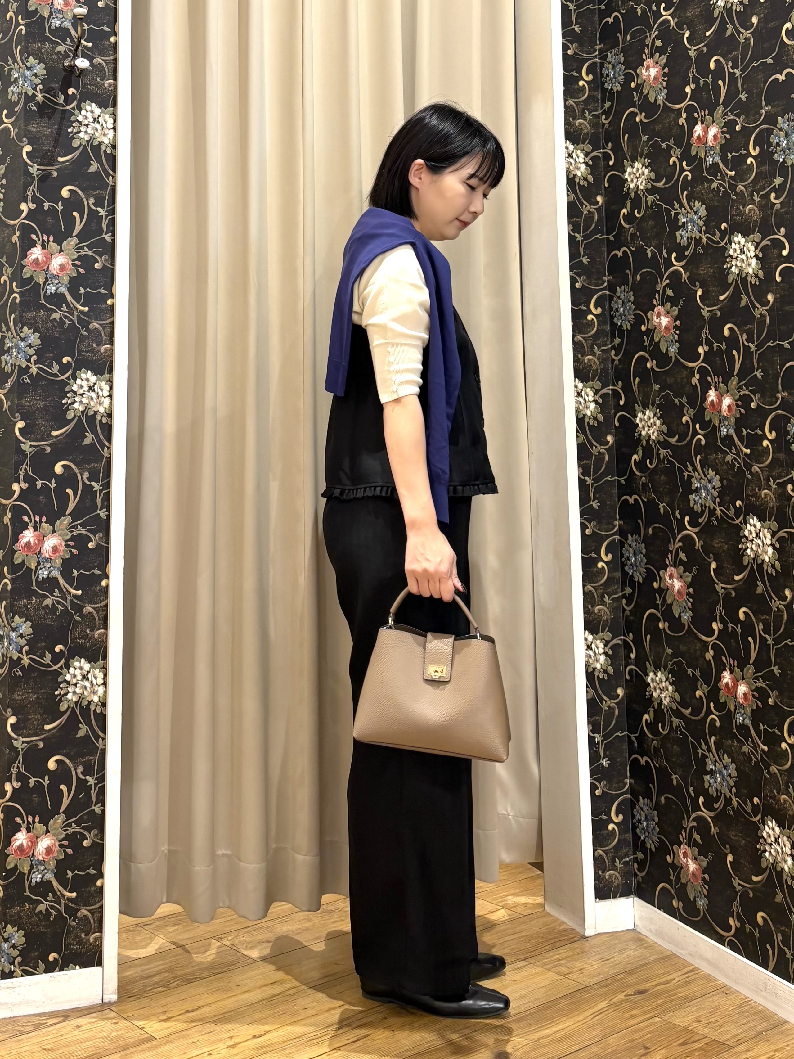 ネリさんの「SHOO･LA･RUE｜【洗濯機可/S-LL】金ボタンが上品に。さらさらタッチカーディガン」を使ったコーディネート