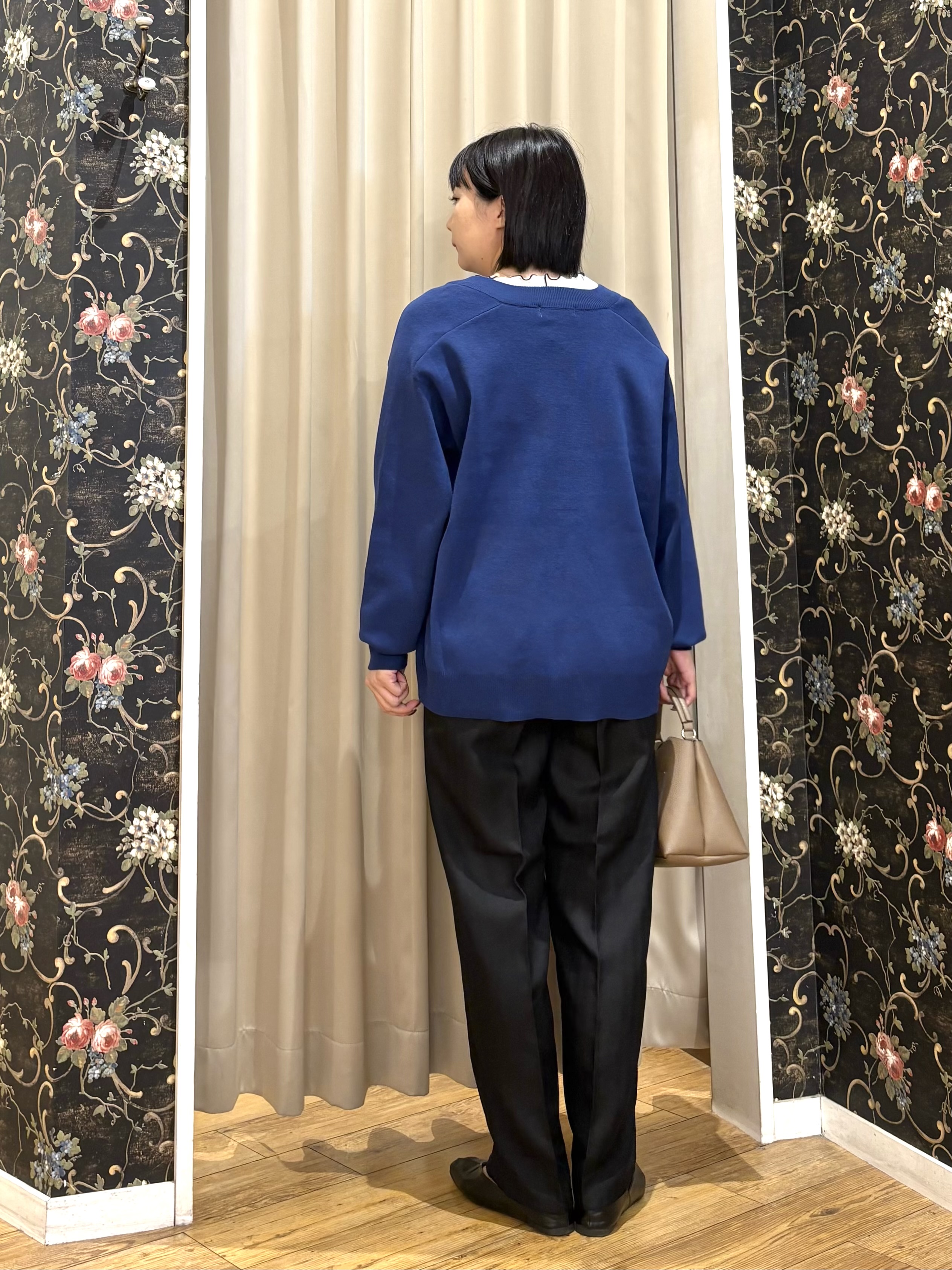 ネリさんの「SHOO･LA･RUE｜【毛玉になりにくい/S-LL/洗濯機可/体型カバー】Vネックゆったりカーディガン」を使ったコーディネート