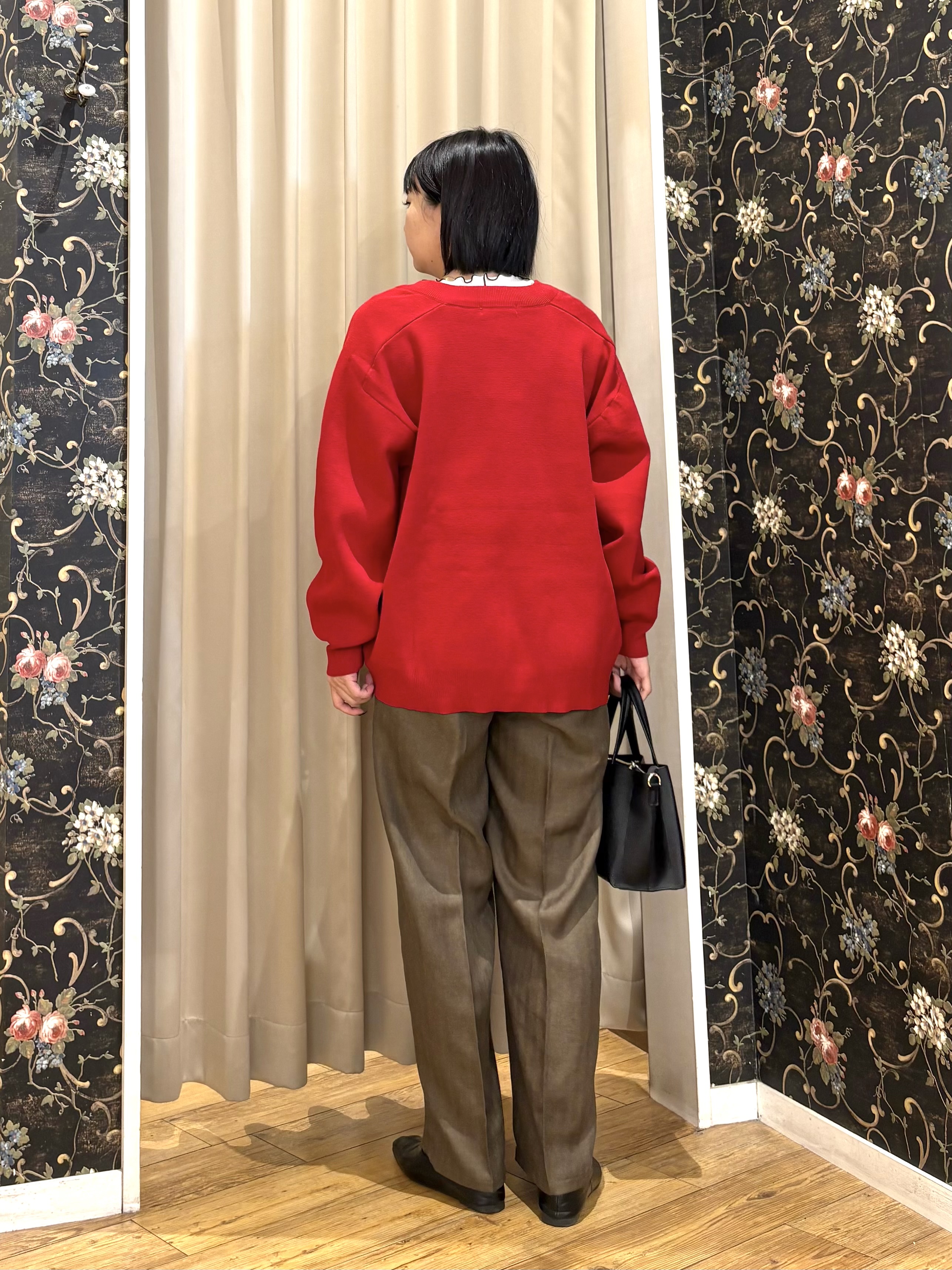 ネリさんの「SHOO･LA･RUE｜【毛玉になりにくい/S-LL/洗濯機可/体型カバー】Vネックゆったりカーディガン」を使ったコーディネート