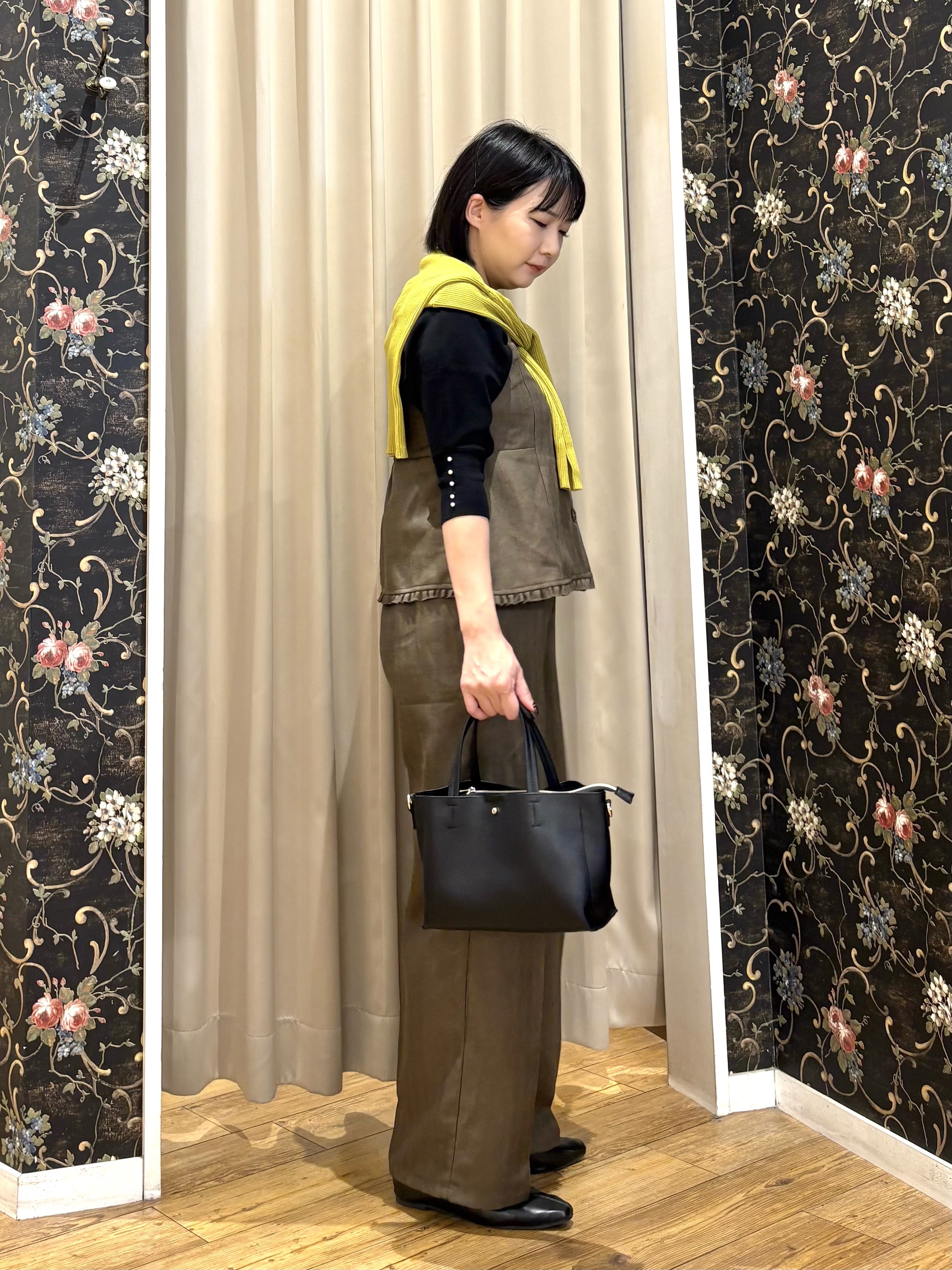 ネリさんの「SHOO･LA･RUE｜【毛玉になりにくい/S-LL/洗濯機可】ボートネックで首元美しく やわらかリブニット」を使ったコーディネート