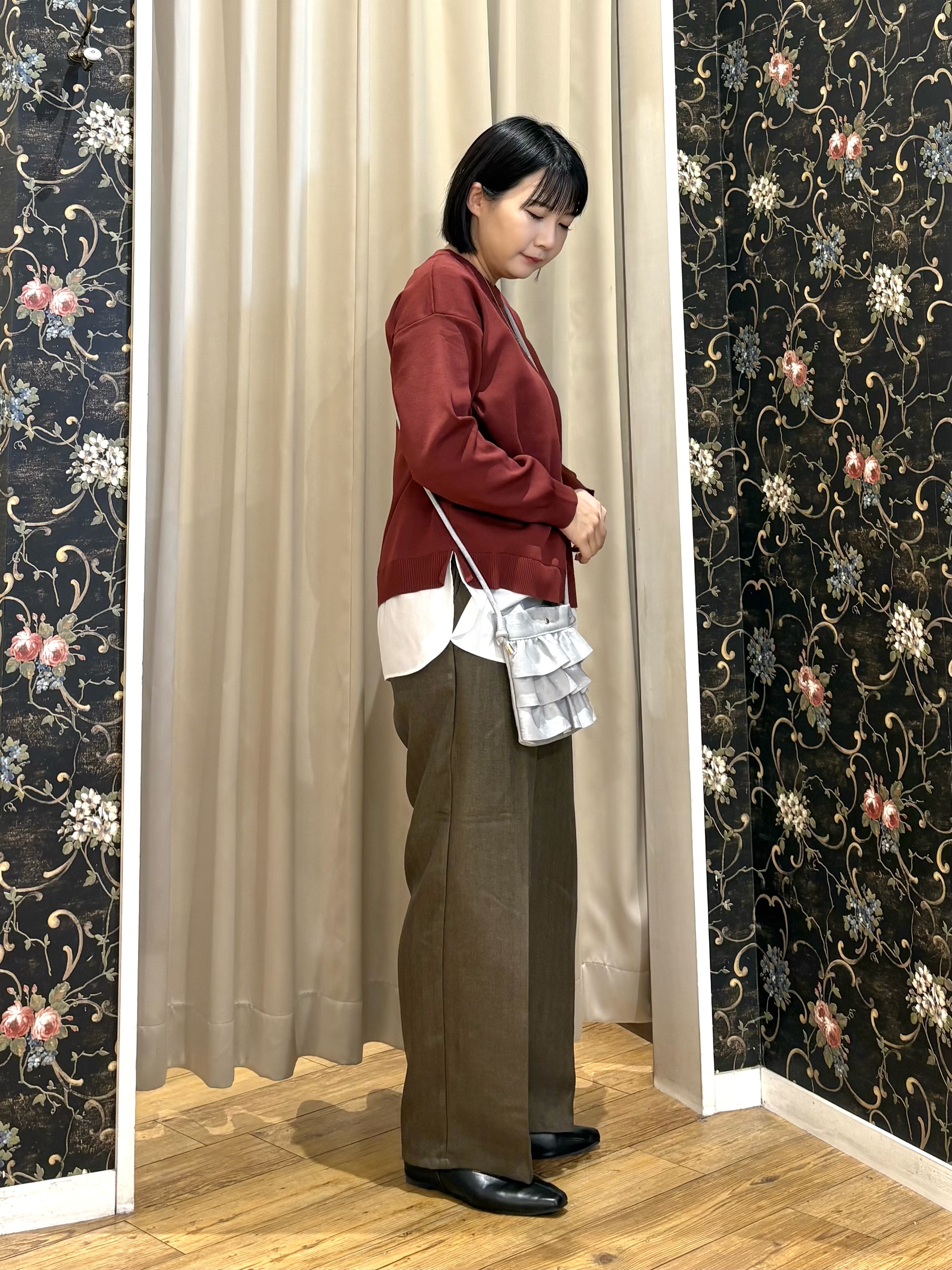 ネリさんの「SHOO･LA･RUE｜【S-LL】着るだけできまる シャツレイヤード風 スポンディッシュニット」を使ったコーディネート