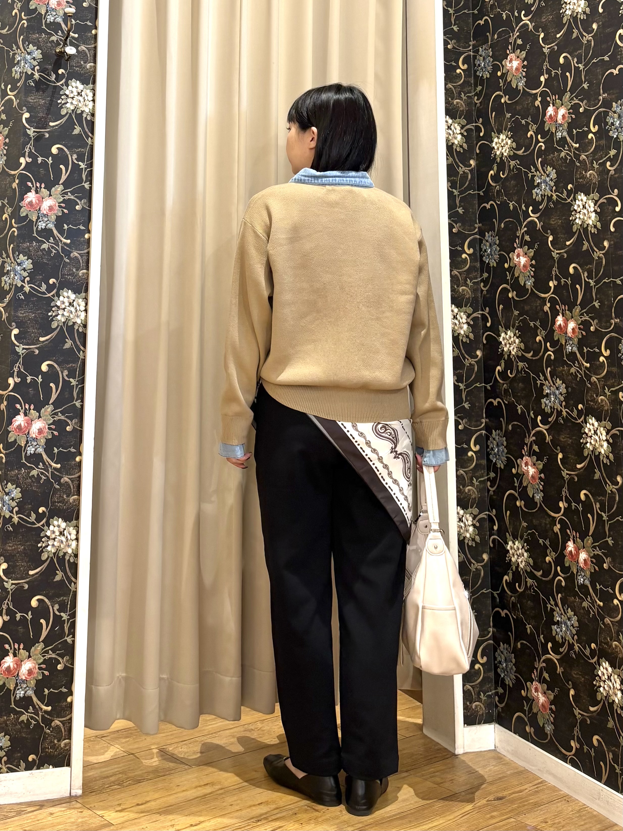 ネリさんの「SHOO･LA･RUE｜【S-LL/洗濯機可】デニム／チェック切替でこなれ見え 金ボタンニットカーディガン」を使ったコーディネート
