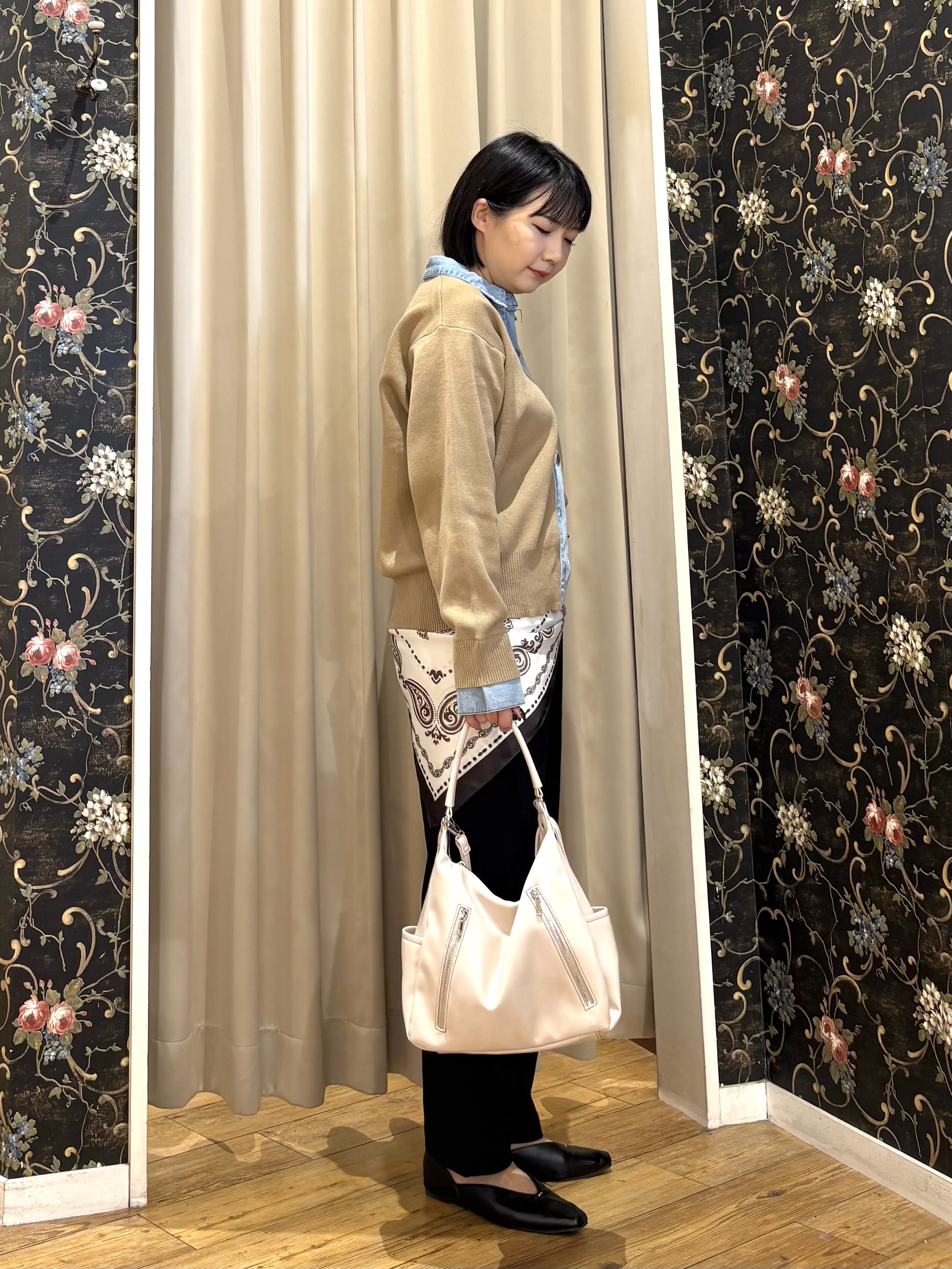 ネリさんの「SHOO･LA･RUE｜【S-LL/洗濯機可】デニム／チェック切替でこなれ見え 金ボタンニットカーディガン」を使ったコーディネート