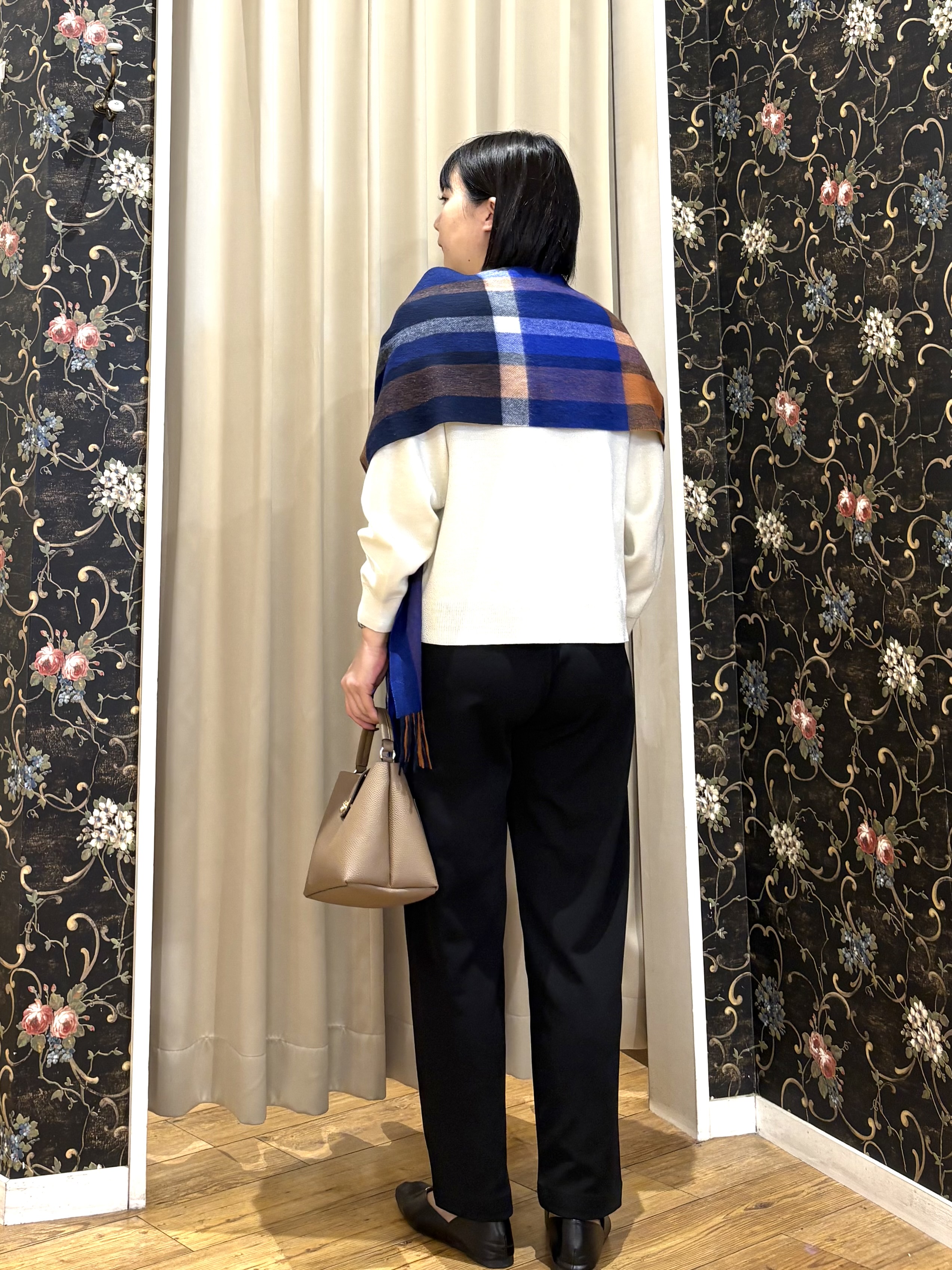 ネリさんの「SHOO･LA･RUE｜【SS-LL/イージーケア】のびのびストレッチで楽ちん スマートイージーパンツ」を使ったコーディネート