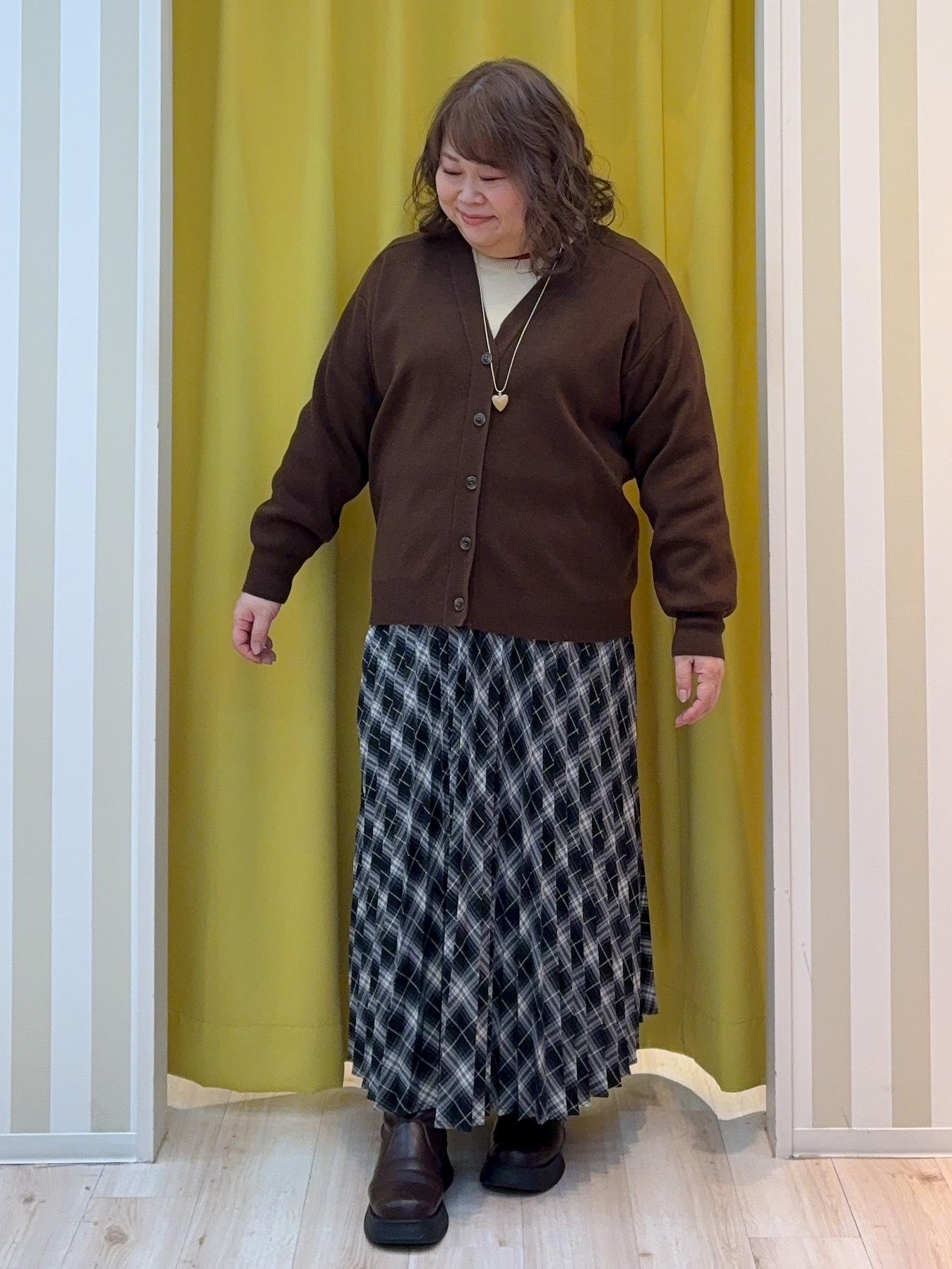 kotoさんさんの「SHOO･LA･RUE｜【毛玉になりにくい/S-LL/洗濯機可/体型カバー】Vネックゆったりカーディガン」を使ったコーディネート