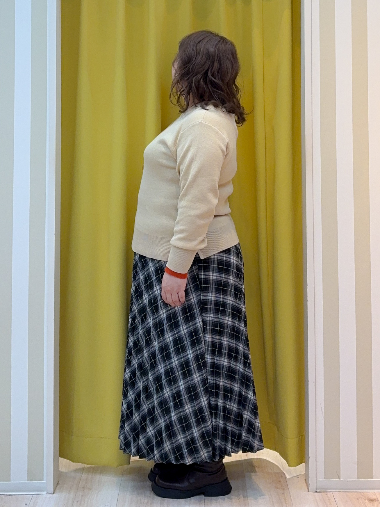 kotoさんさんの「SHOO･LA･RUE｜【毛玉になりにくい/S-LL/洗濯機可/体型カバー】Vネックゆったりカーディガン」を使ったコーディネート