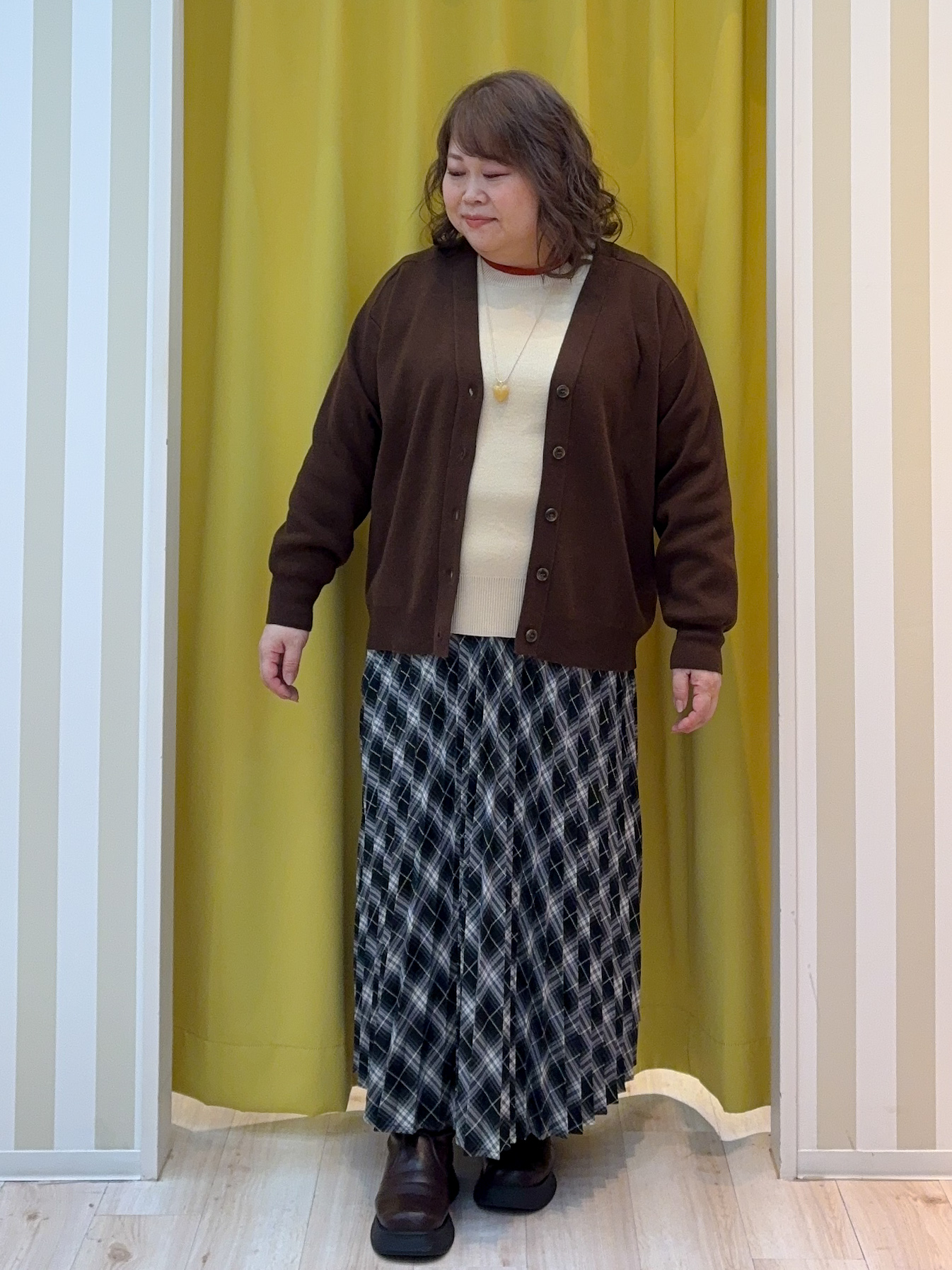 kotoさんさんの「SHOO･LA･RUE｜【毛玉になりにくい/S-LL/洗濯機可/体型カバー】Vネックゆったりカーディガン」を使ったコーディネート