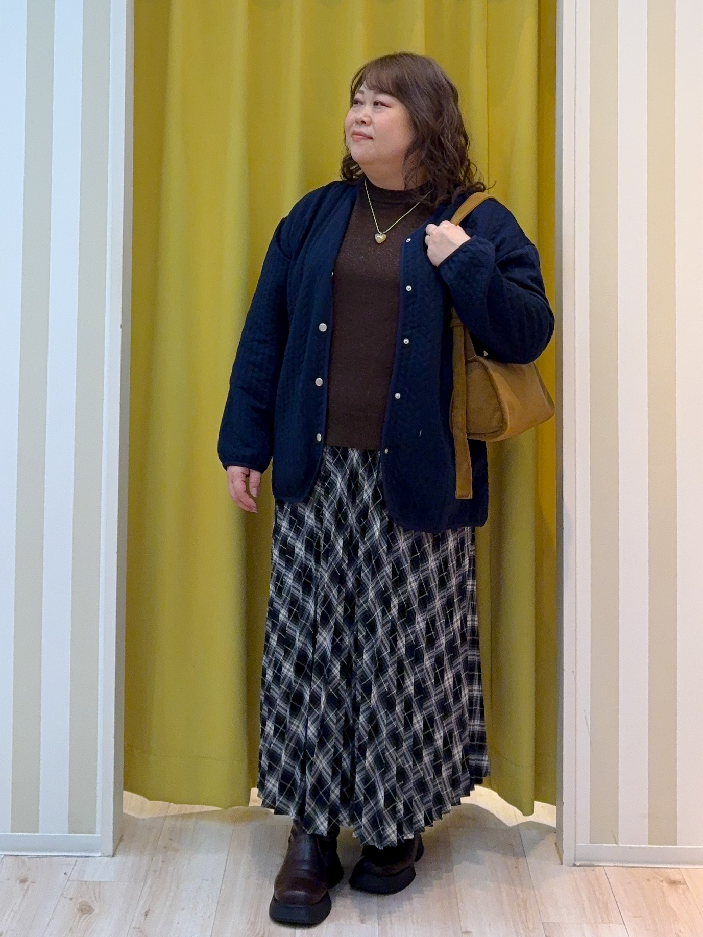 kotoさんさんの「SHOO･LA･RUE｜【S-LL/体型カバー】ヒップが隠れる ラインジャカード Vネックカーディガン」を使ったコーディネート