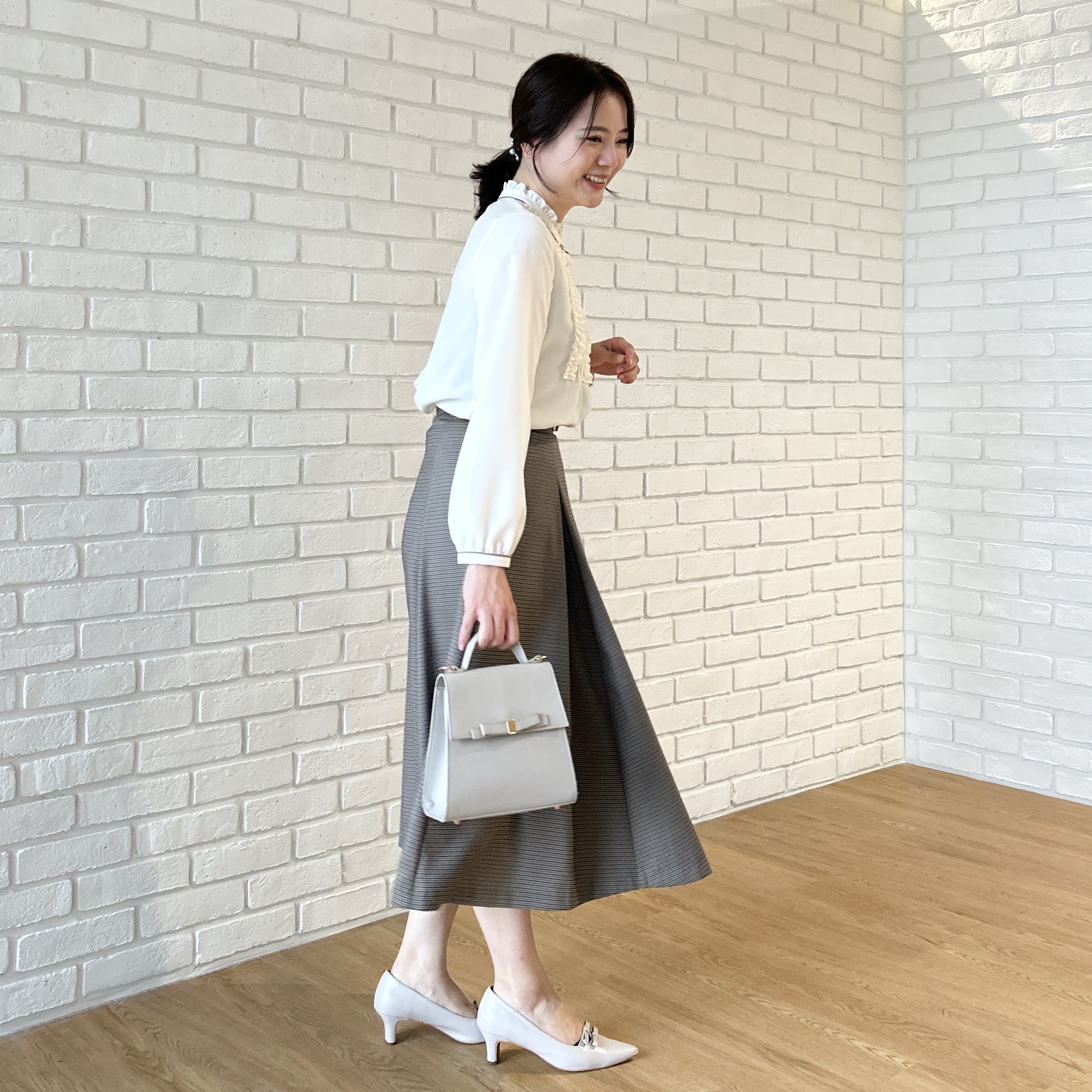 shinoさんの「Couture brooch｜【フリル使いが華やか】ピンタック ブラウス」を使ったコーディネート
