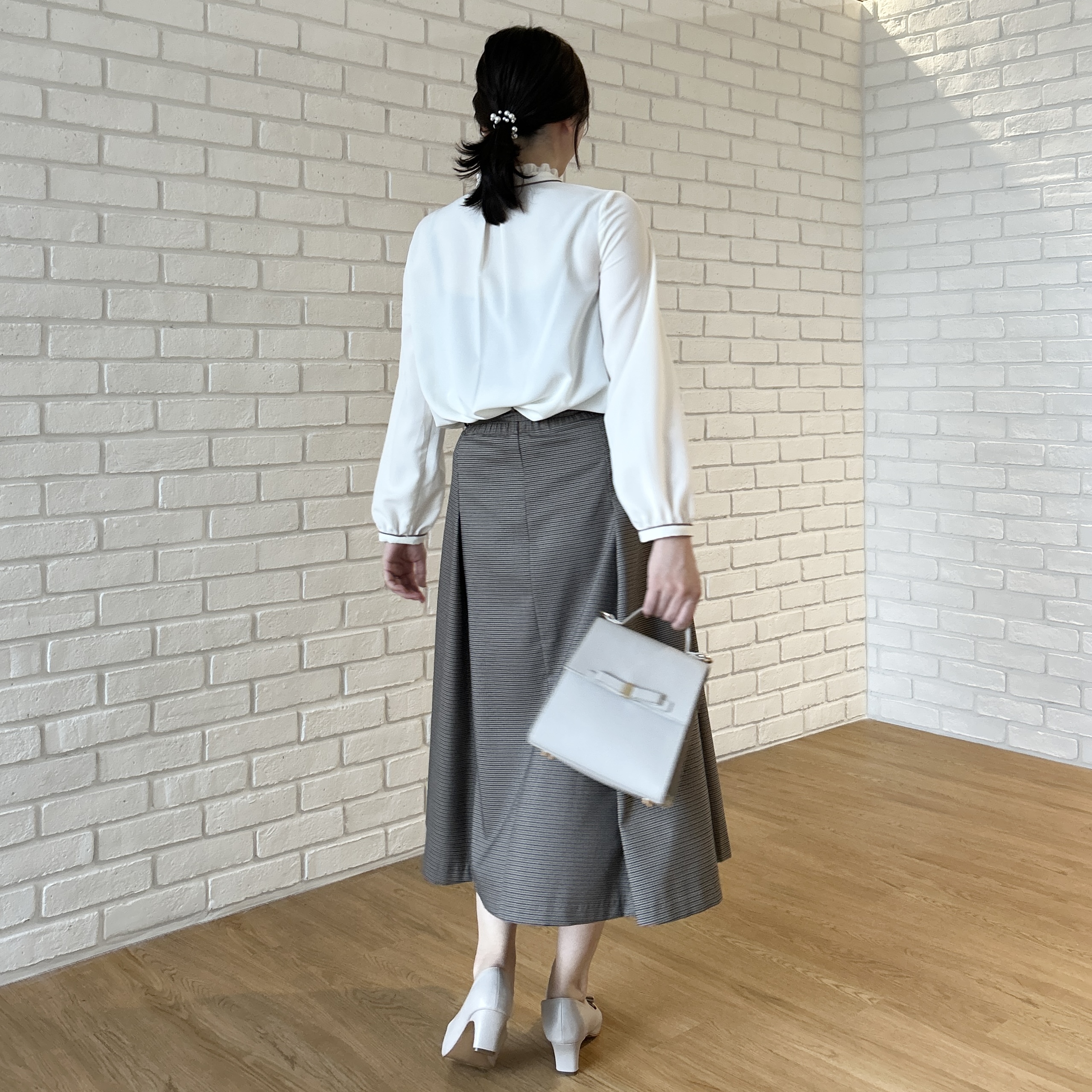 shinoさんの「Couture brooch｜【フリル使いが華やか】ピンタック ブラウス」を使ったコーディネート