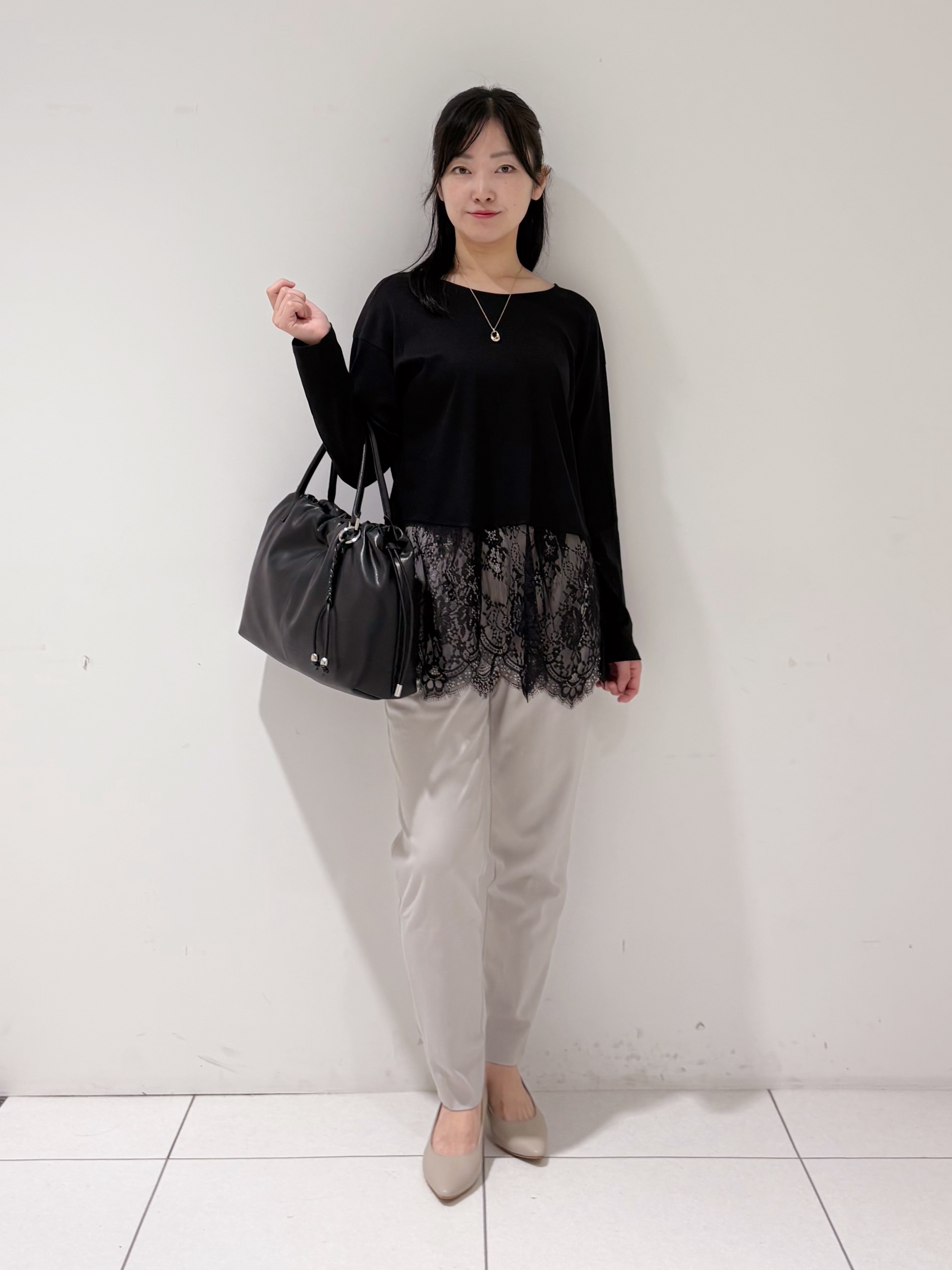 momokoさんの「INDIVI｜【洗える／レイヤードにおすすめ】裾レーストップス」を使ったコーディネート