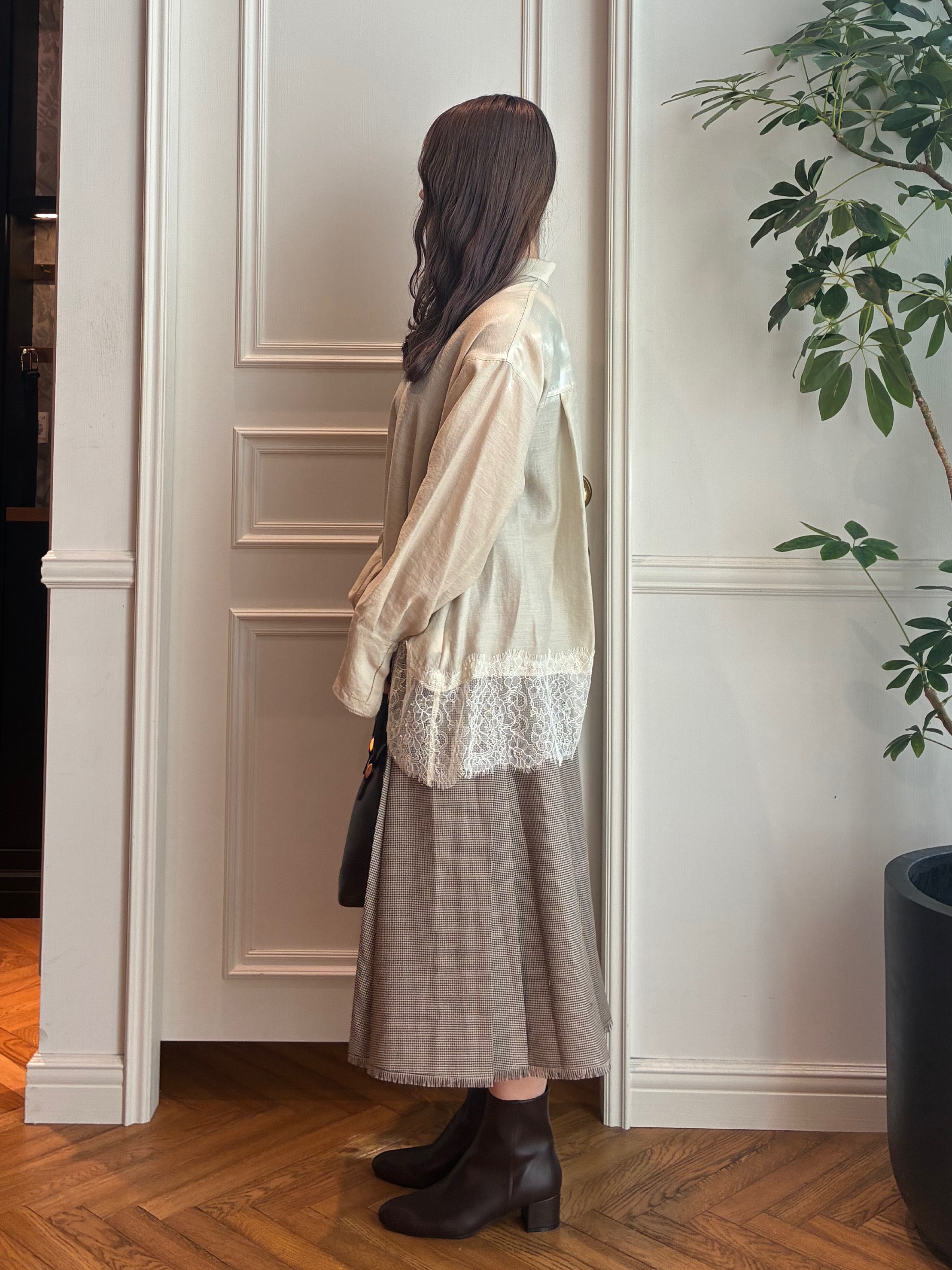 松下文迦さんの「DRESSTERIOR｜ヴィンテージライク レーストリムシャツ」を使ったコーディネート