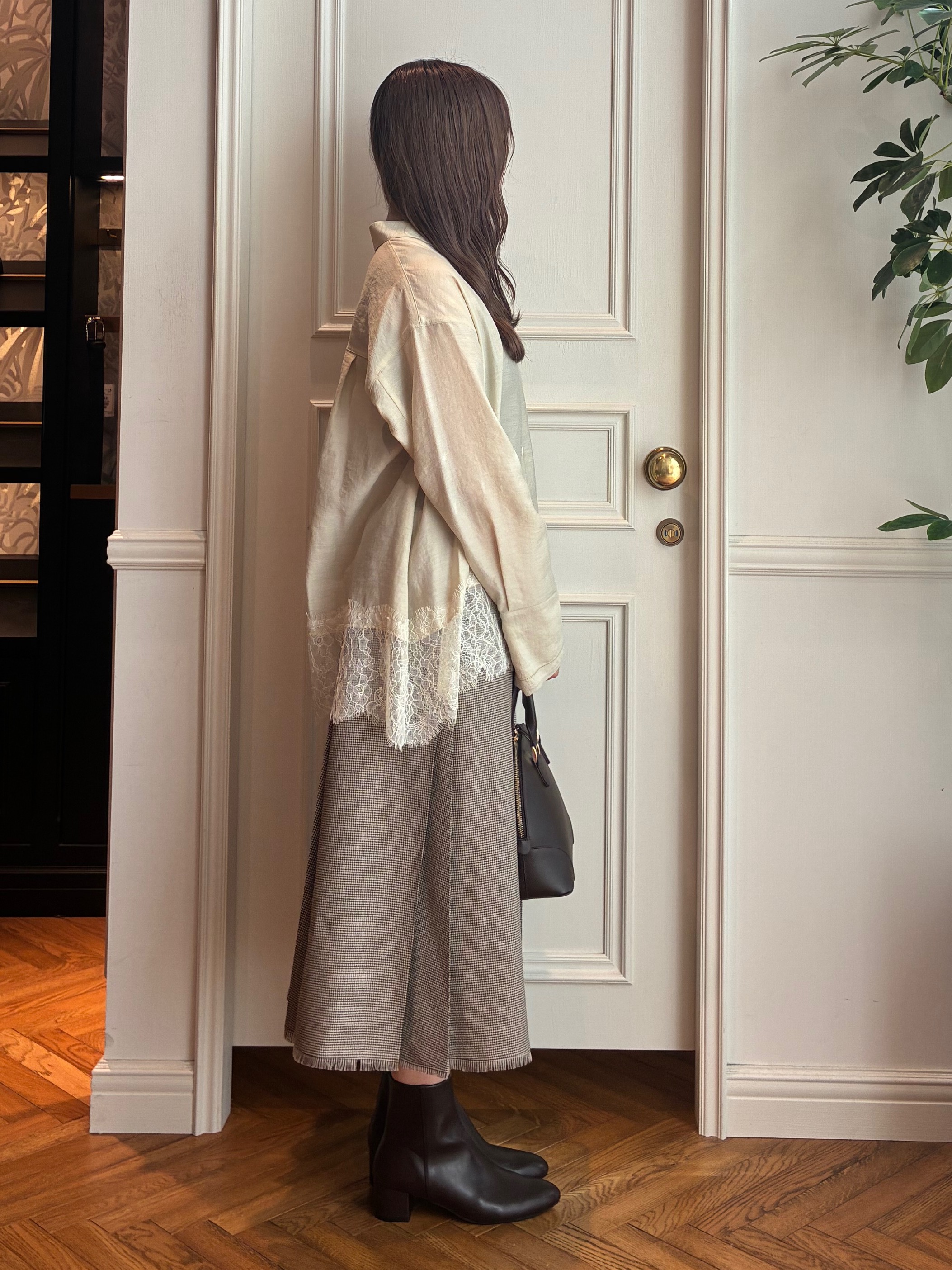 松下文迦さんの「DRESSTERIOR｜ヴィンテージライク レーストリムシャツ」を使ったコーディネート