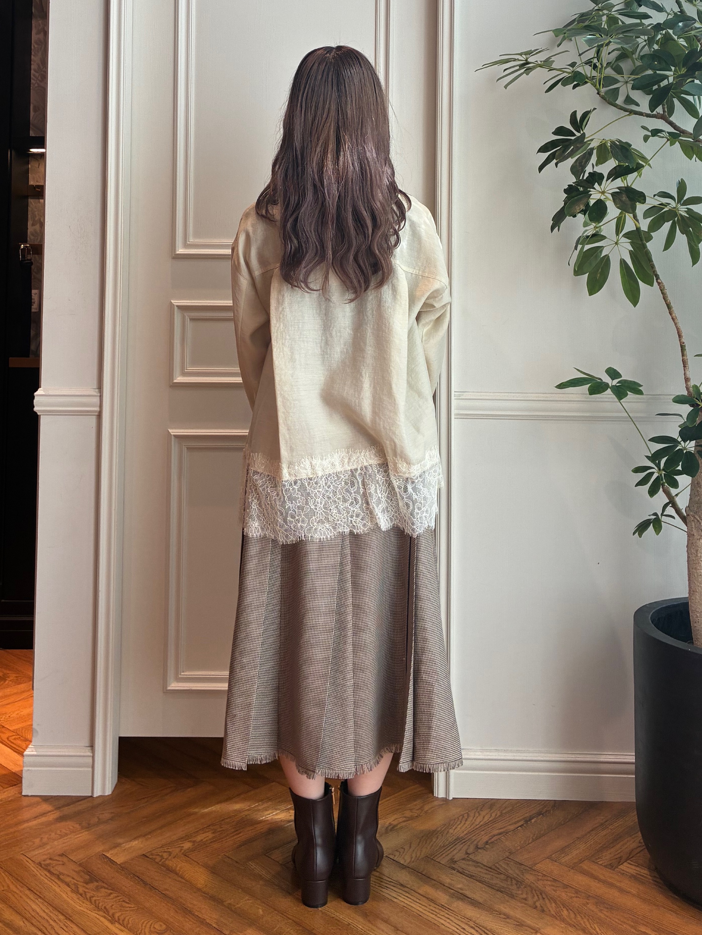 松下文迦さんの「DRESSTERIOR｜ヴィンテージライク レーストリムシャツ」を使ったコーディネート