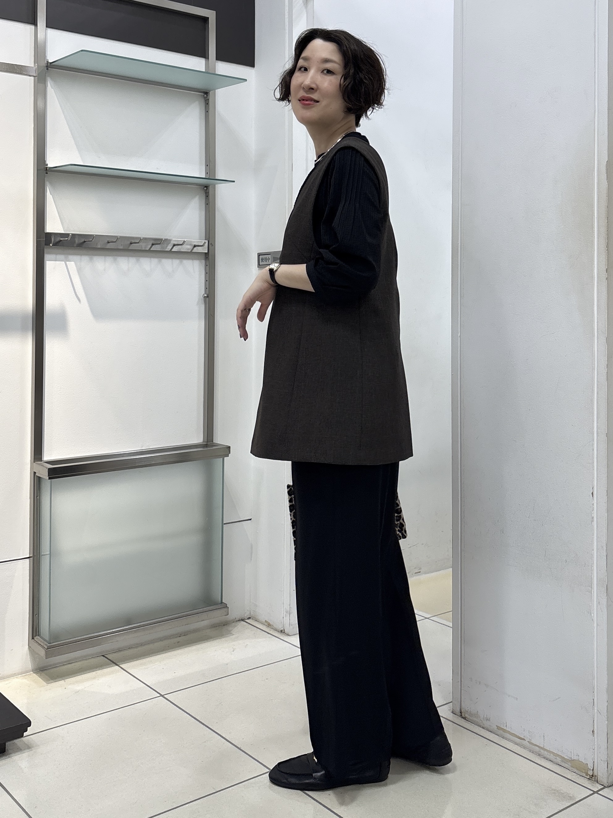 yuriさんの「INDIVI｜【初秋/UVケア/着る日傘】ワイドストレートパンツ」を使ったコーディネート