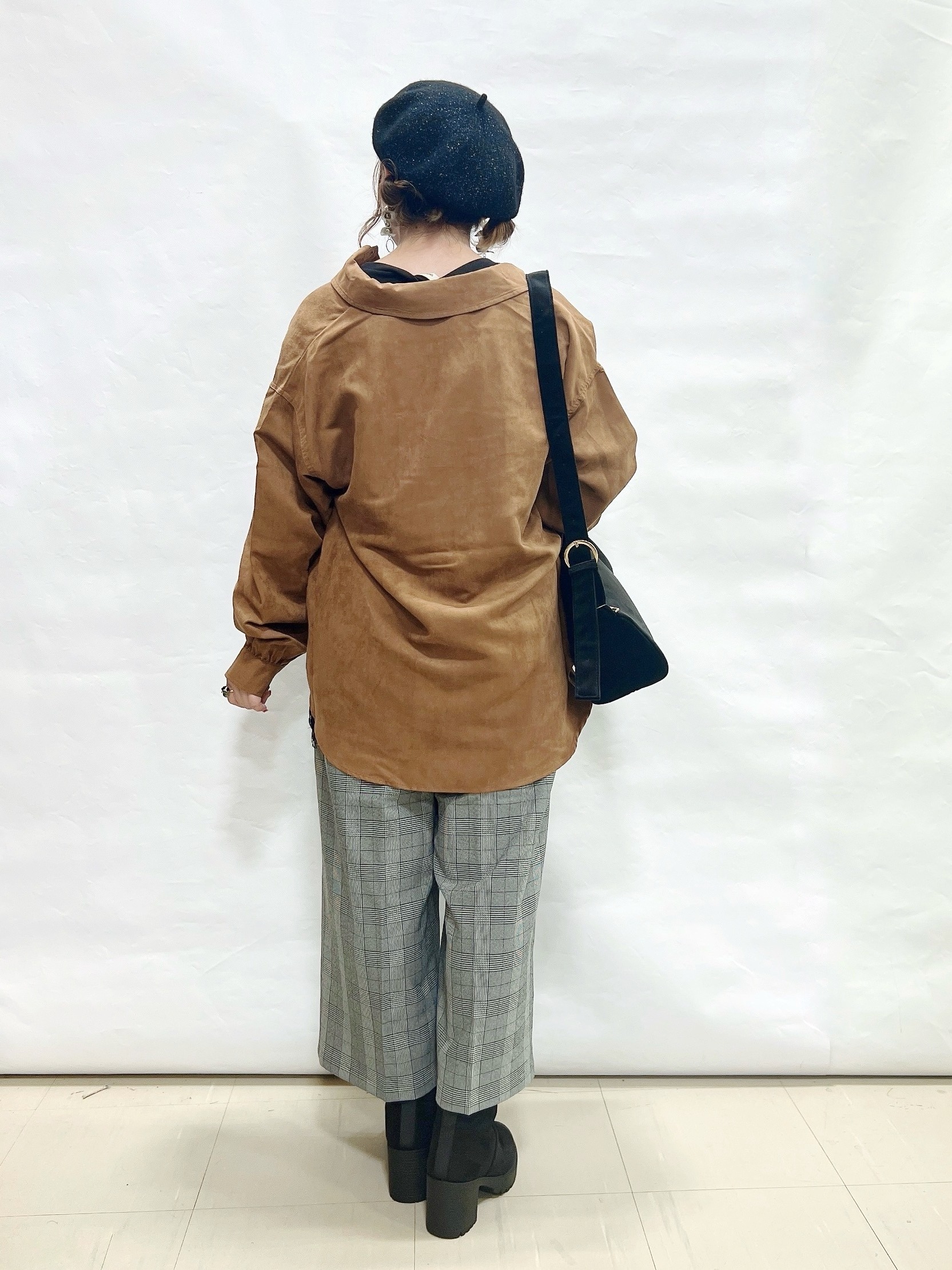 YUIさんの「SHOO･LA･RUE｜【S-LL/洗濯機可】なめらかさが心地いい。スエード調ポケットシャツ」を使ったコーディネート