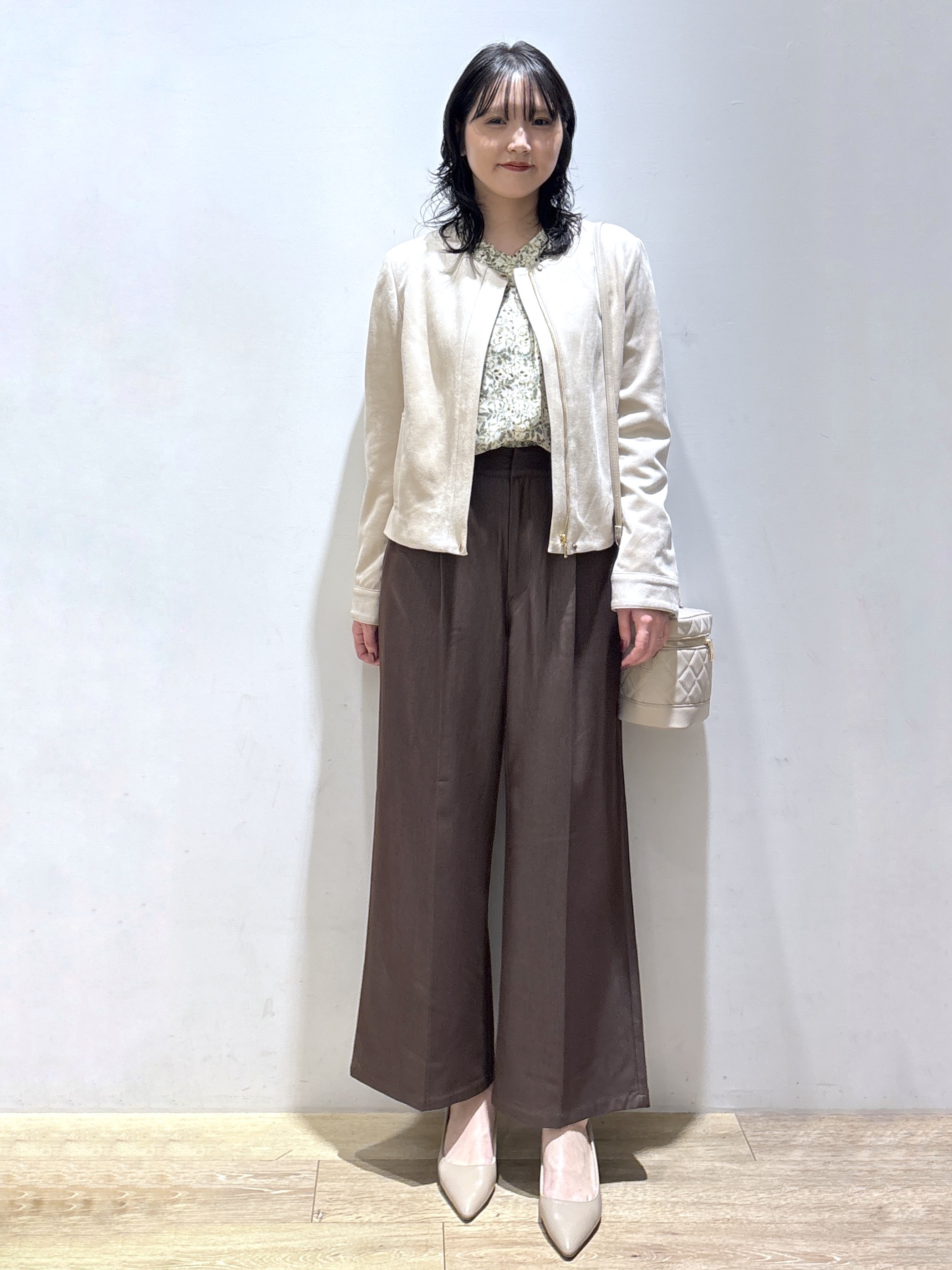 mizukiさんの「index｜【洗える】レザー調／スウェード風ノーカラーブルゾン」を使ったコーディネート