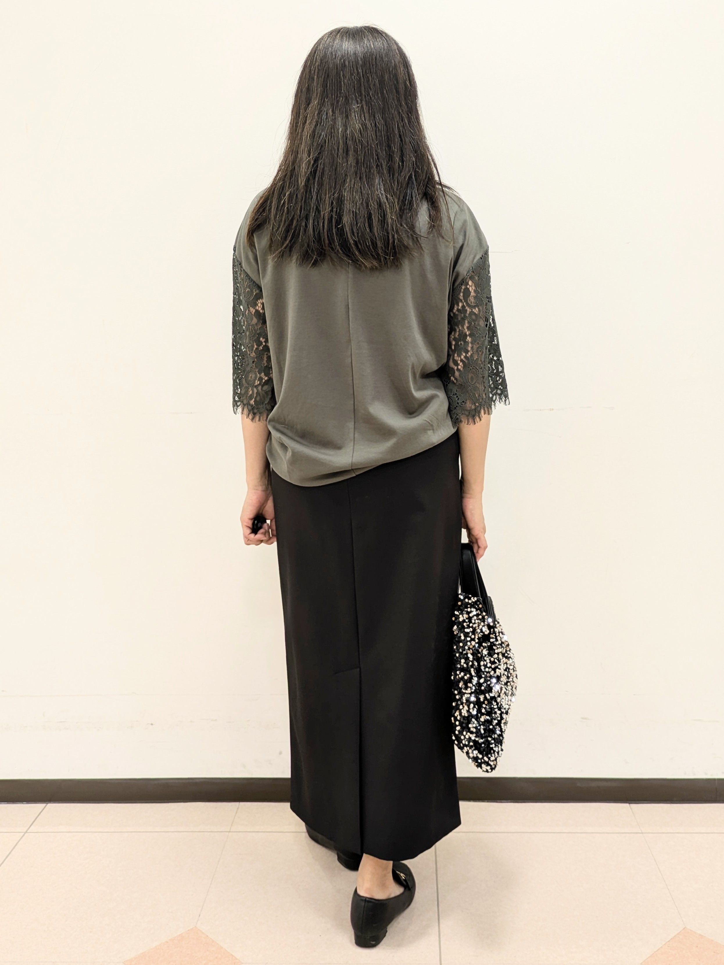ともさんの「UNTITLED｜【秋映え/甘めTシャツ】袖レースプルオーバー」を使ったコーディネート
