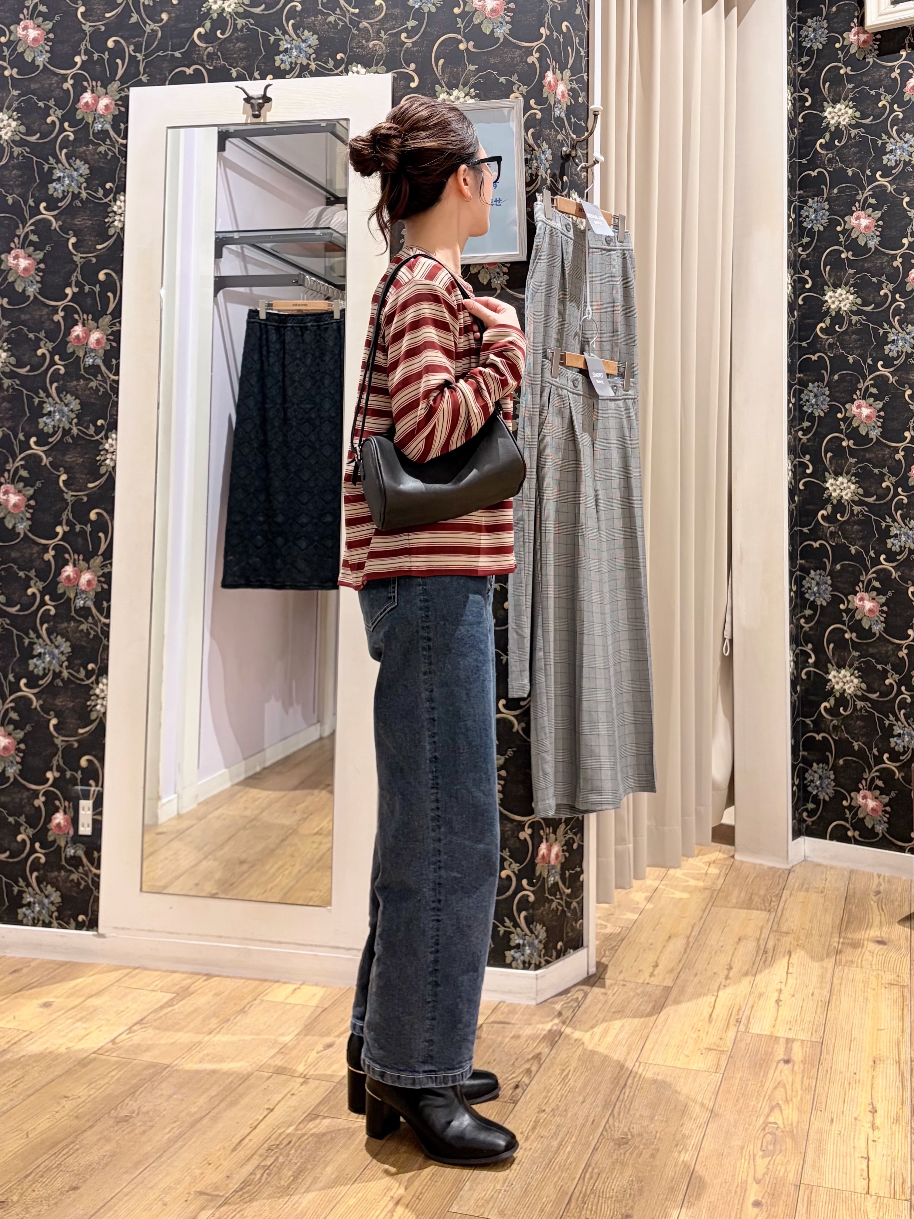 おうめさんの「SHOO･LA･RUE｜【2点セット/洗濯機可】マルチボーダーTシャツ+カーディガン」を使ったコーディネート