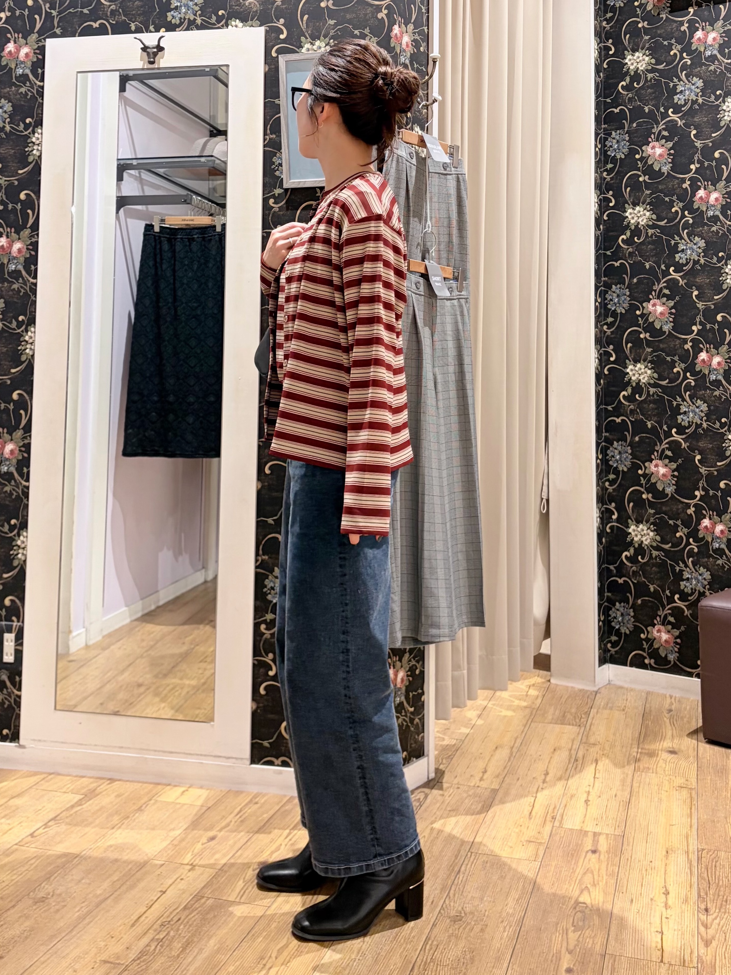 おうめさんの「SHOO･LA･RUE｜【2点セット/洗濯機可】マルチボーダーTシャツ+カーディガン」を使ったコーディネート